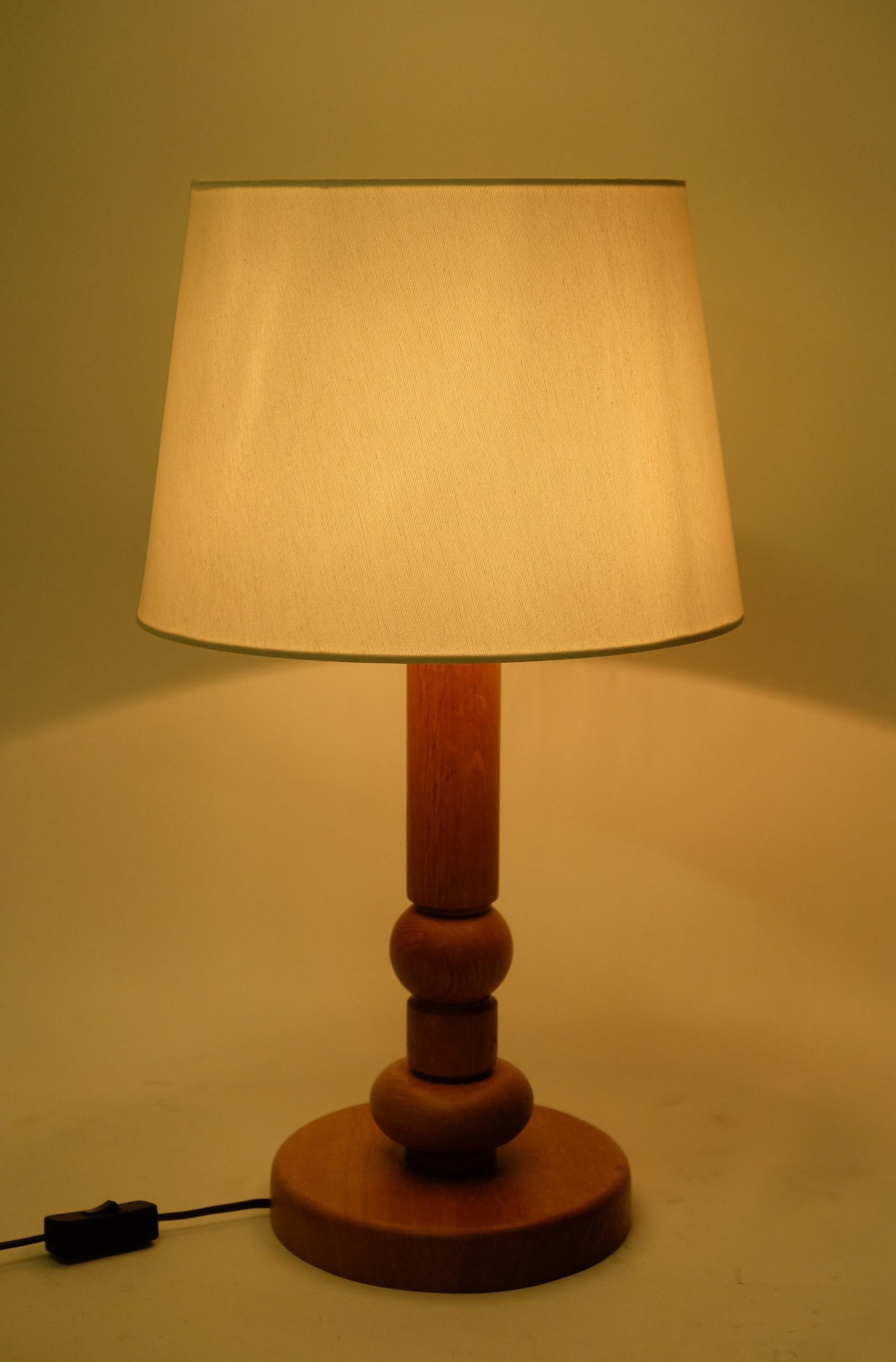 Lámpara de sobremesa Mid Century by Temde Wood, Suiza Años 70 Moderno de mediados de siglo en venta