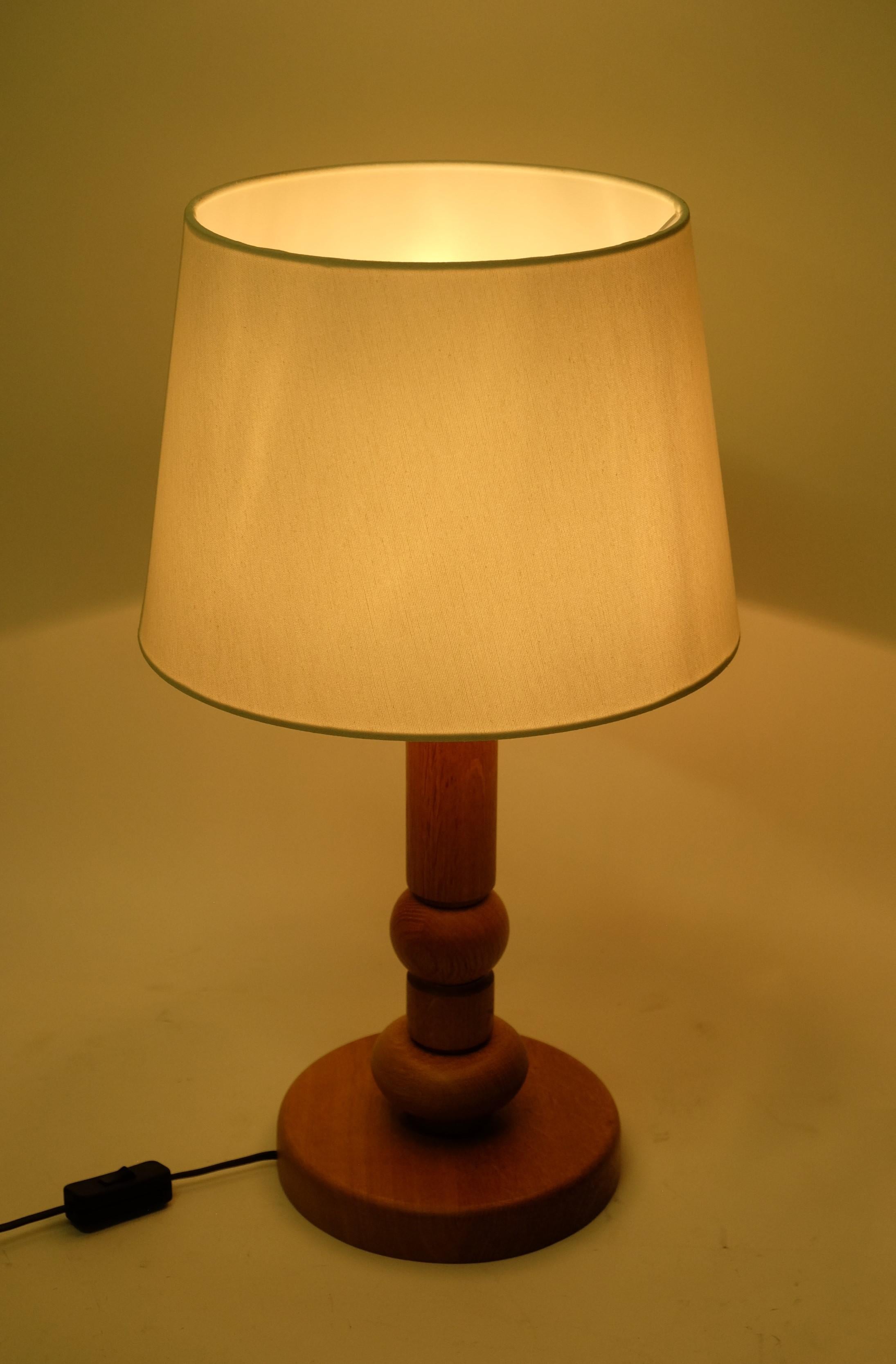 Lámpara de sobremesa Mid Century by Temde Wood, Suiza Años 70 Madera en venta