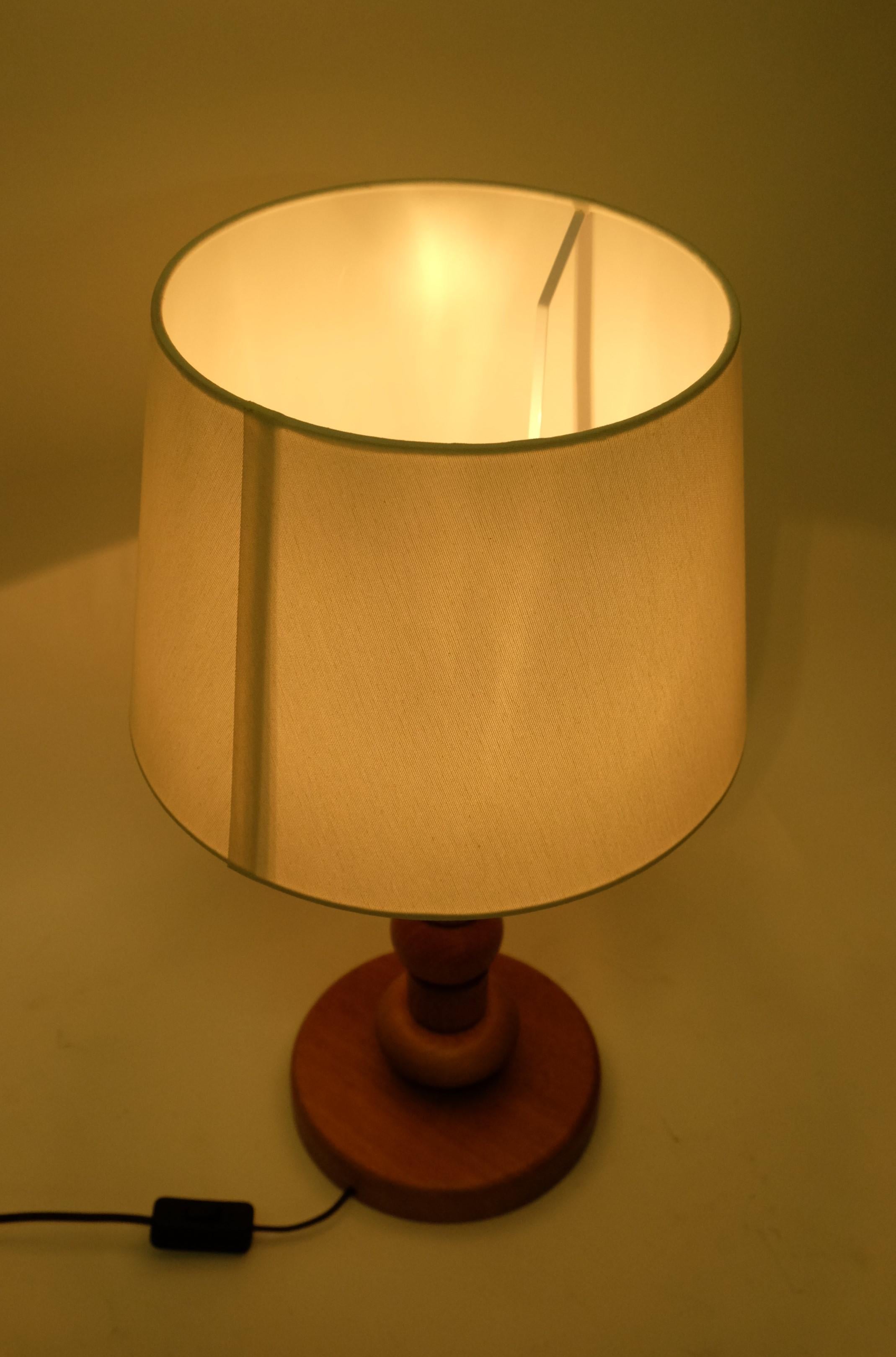 Lámpara de sobremesa Mid Century by Temde Wood, Suiza Años 70 en venta 1