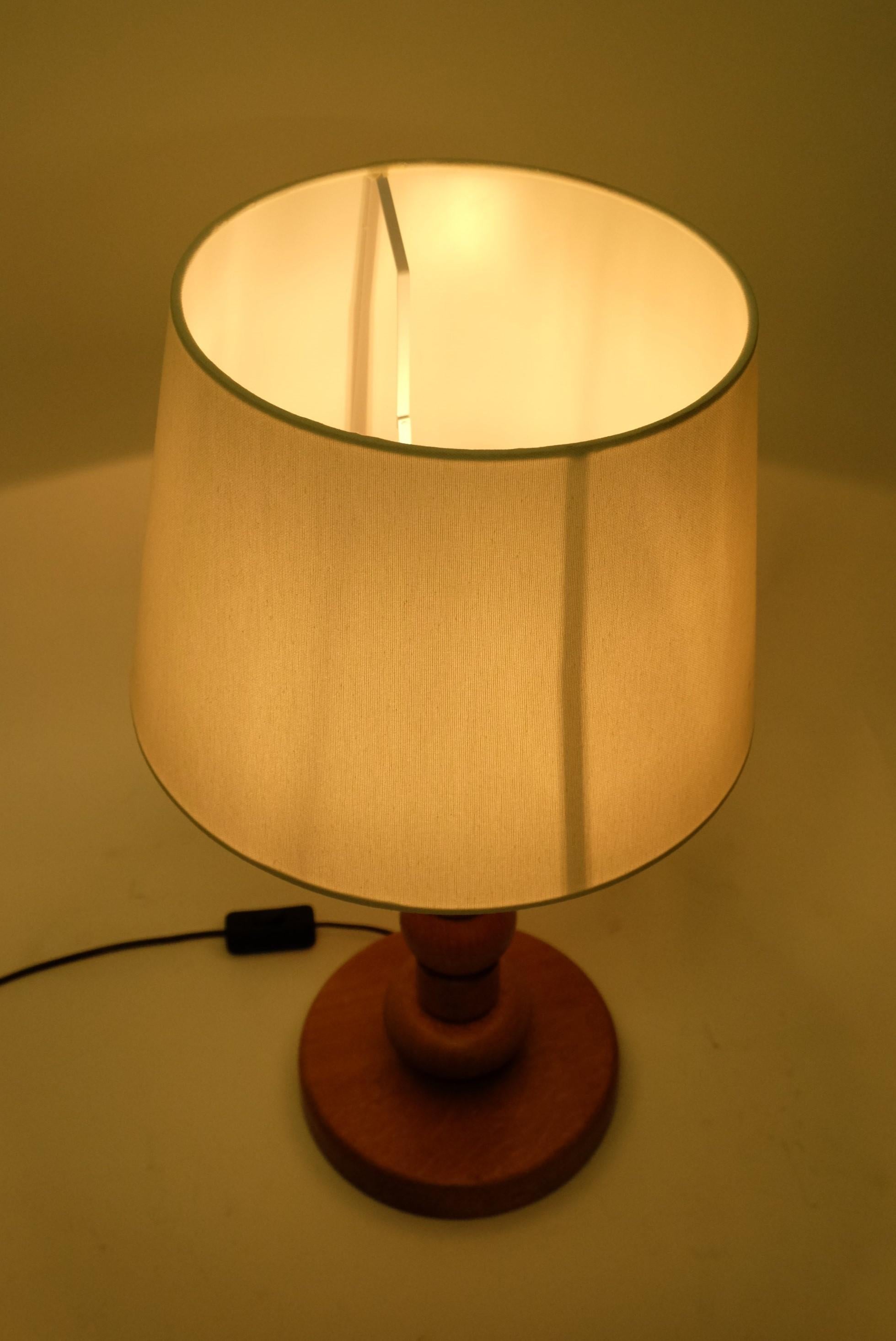 Lámpara de sobremesa Mid Century by Temde Wood, Suiza Años 70 en venta 2