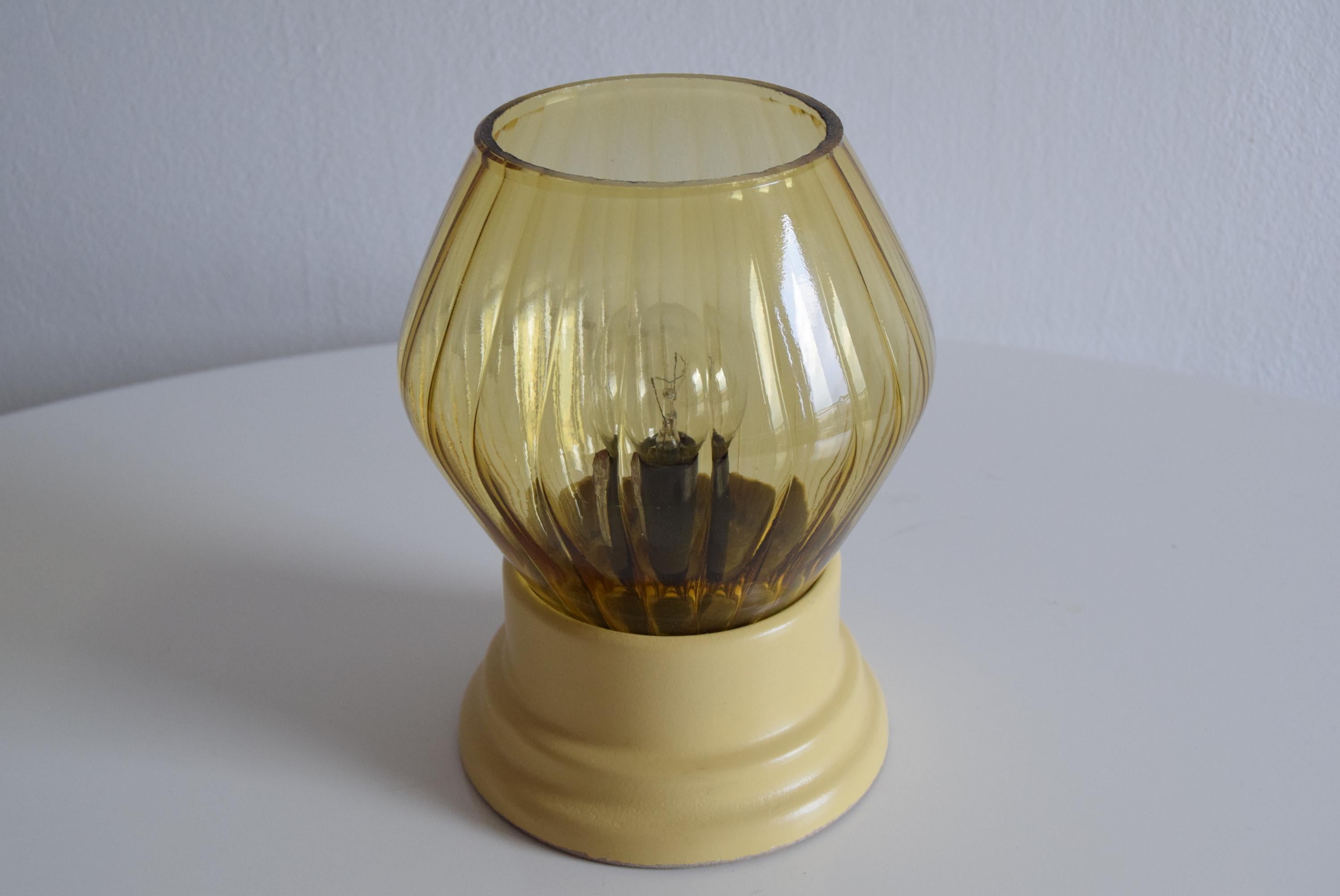 Tischlampe aus der Mitte des Jahrhunderts, Tschechoslowakei, 1980er Jahre.  (Ende des 20. Jahrhunderts)