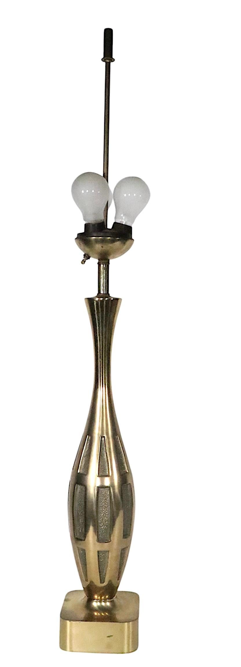 Lampada da tavolo del Medioevo progettata da Tony Paul per Westwood Lamps Inc. c.1950 in vendita 9