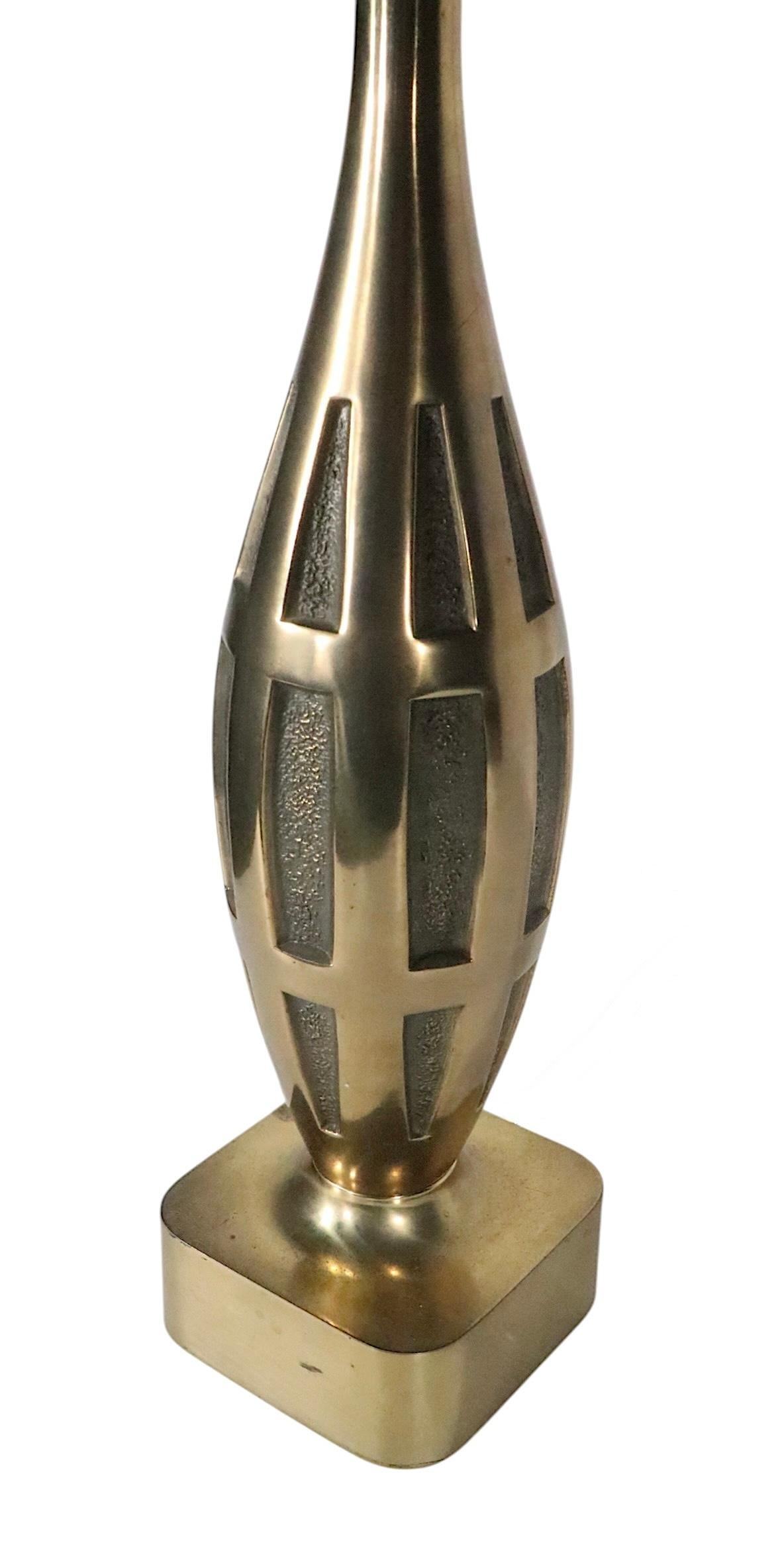 Mid-Century moderno Lampada da tavolo del Medioevo progettata da Tony Paul per Westwood Lamps Inc. c.1950 in vendita