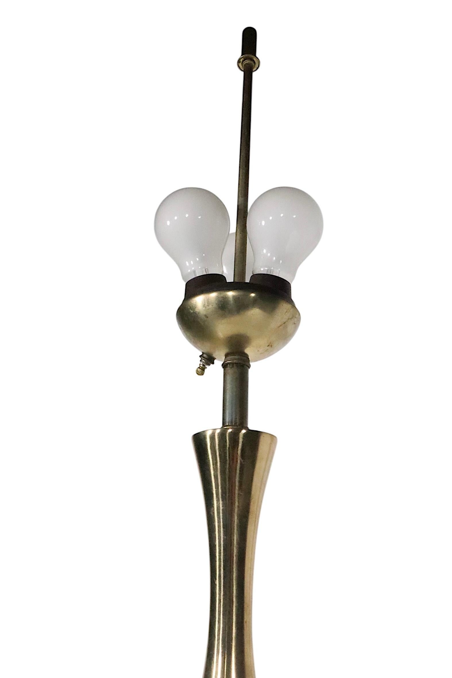 Lampada da tavolo del Medioevo progettata da Tony Paul per Westwood Lamps Inc. c.1950 In condizioni buone in vendita a New York, NY