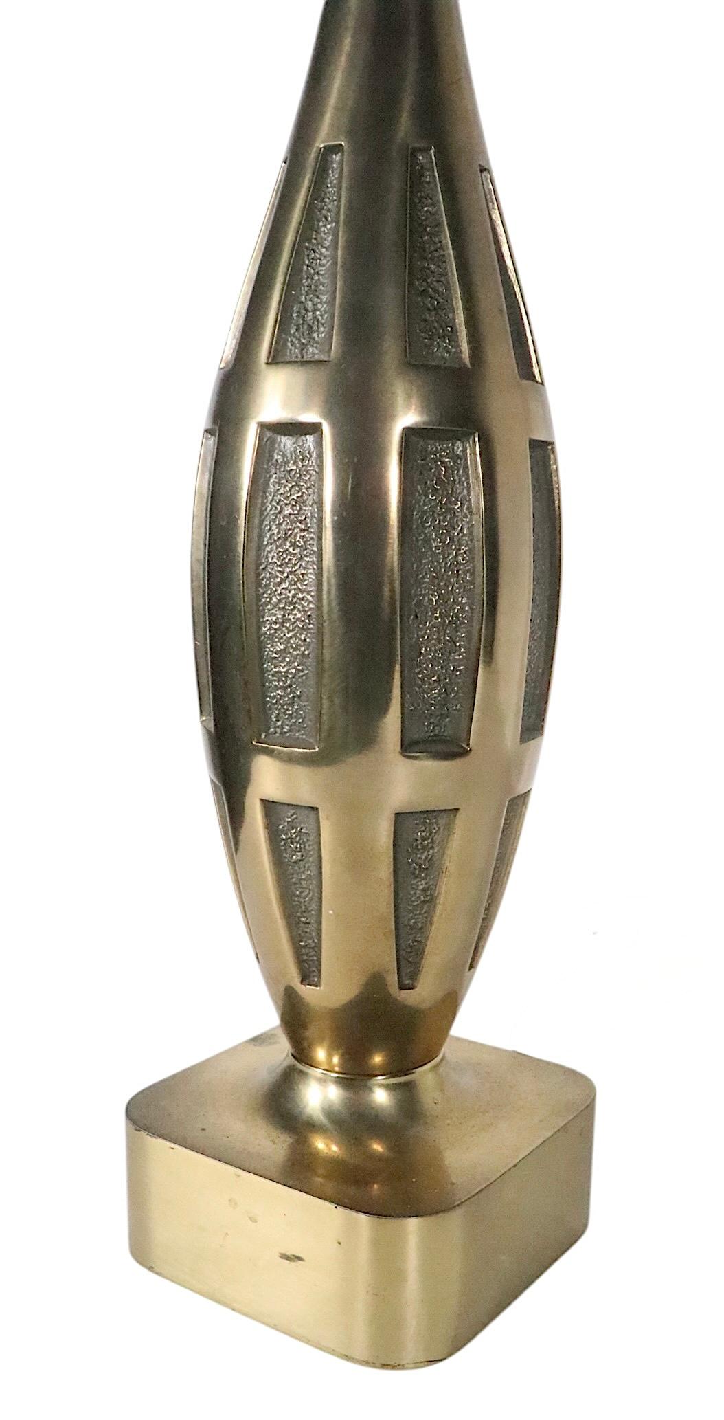 XX secolo Lampada da tavolo del Medioevo progettata da Tony Paul per Westwood Lamps Inc. c.1950 in vendita