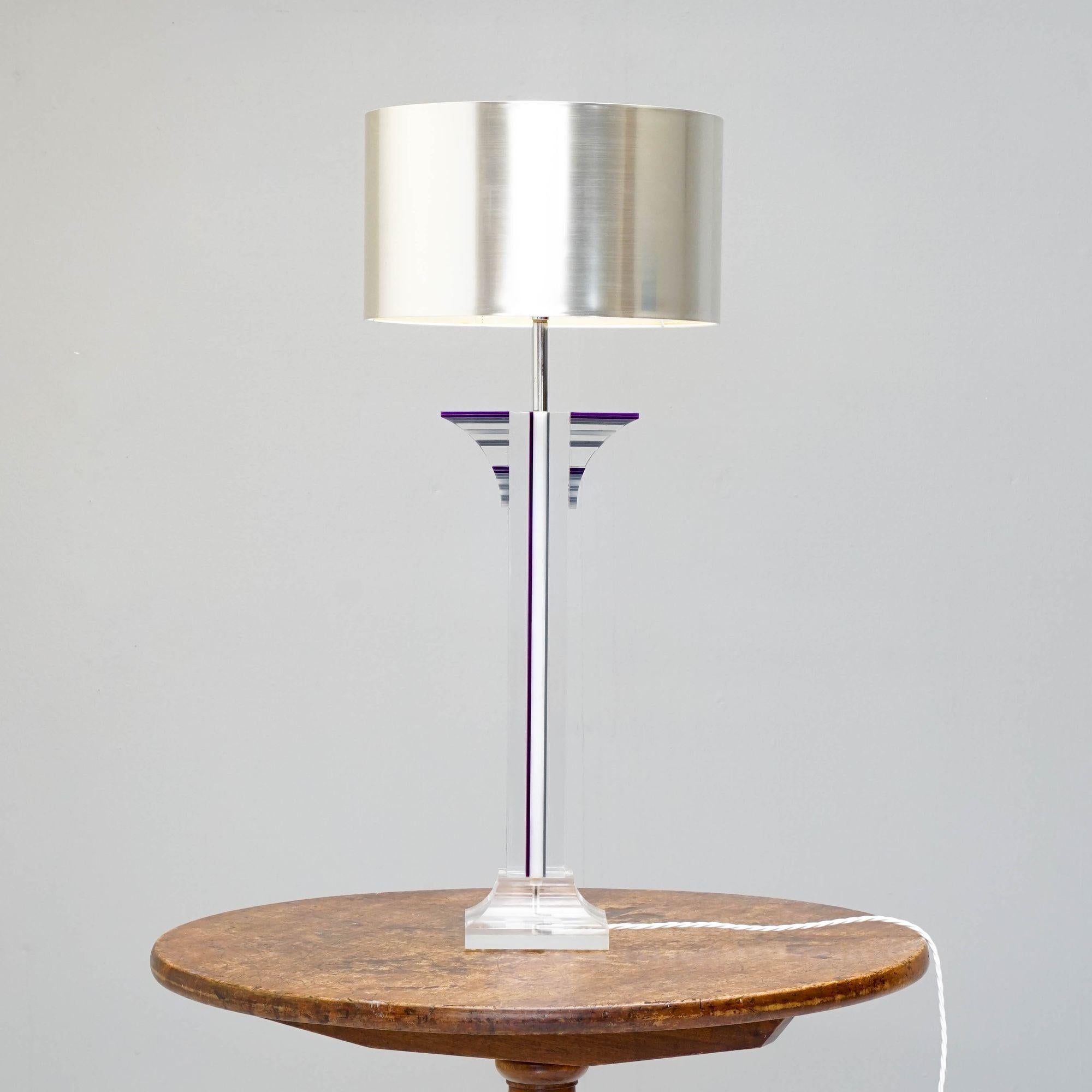 One of a near pair of Mid-Century table lamps in purple, grey and clear lucite, very unusual but great size and shade is included.

H 67cm x W 20cm x D 14cm - 7kg
UK 1970