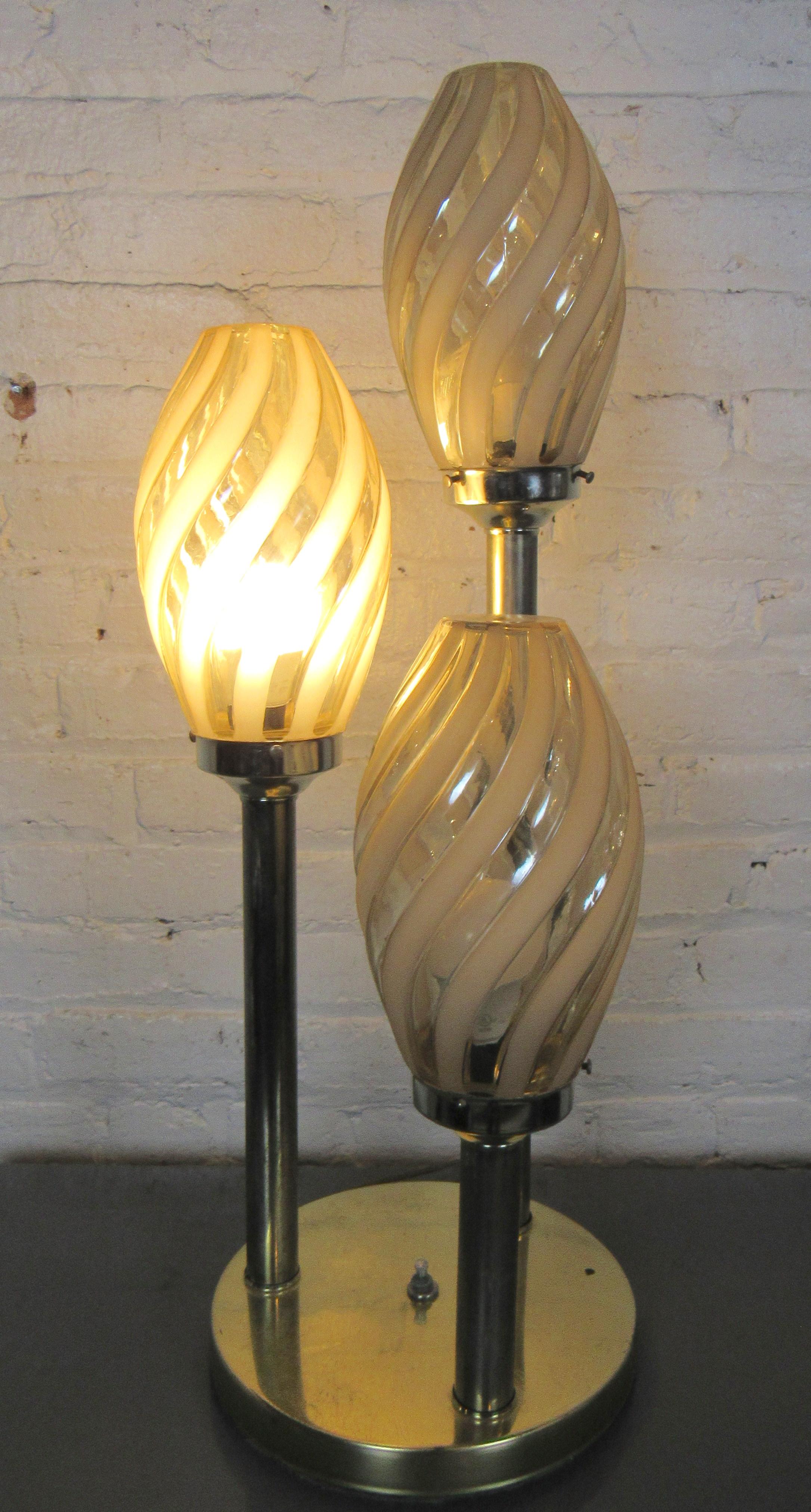 Mid-Century Modern Lampe de table du milieu du siècle en vente