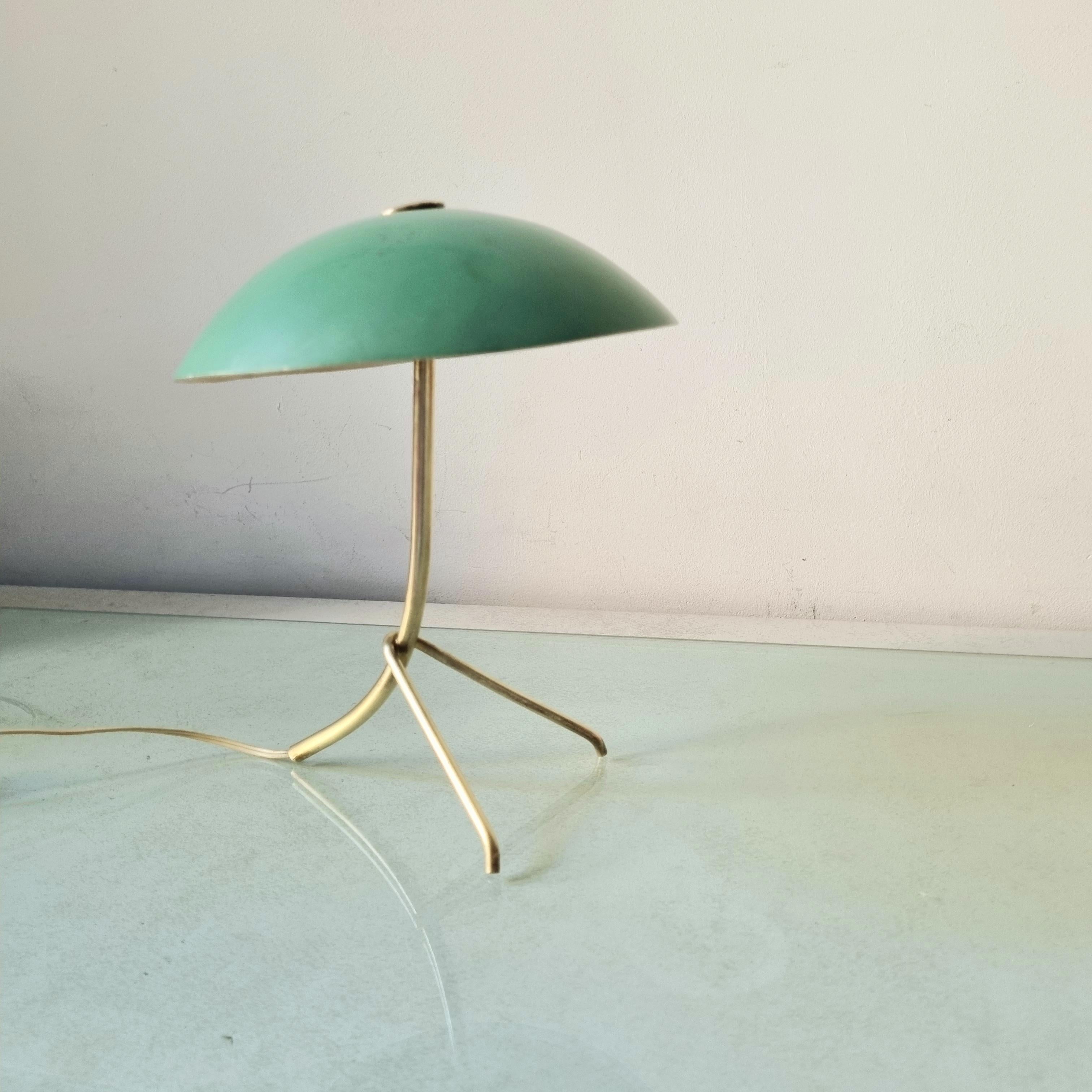 Beautiful small table lamp by Stilux Milano from the 1950s. It still has its original label by Stilux Milano on the inside of the shade.
Executed in brass, it has an adjustable aluminum diffuser in green. Provides plenty of personality and charm,