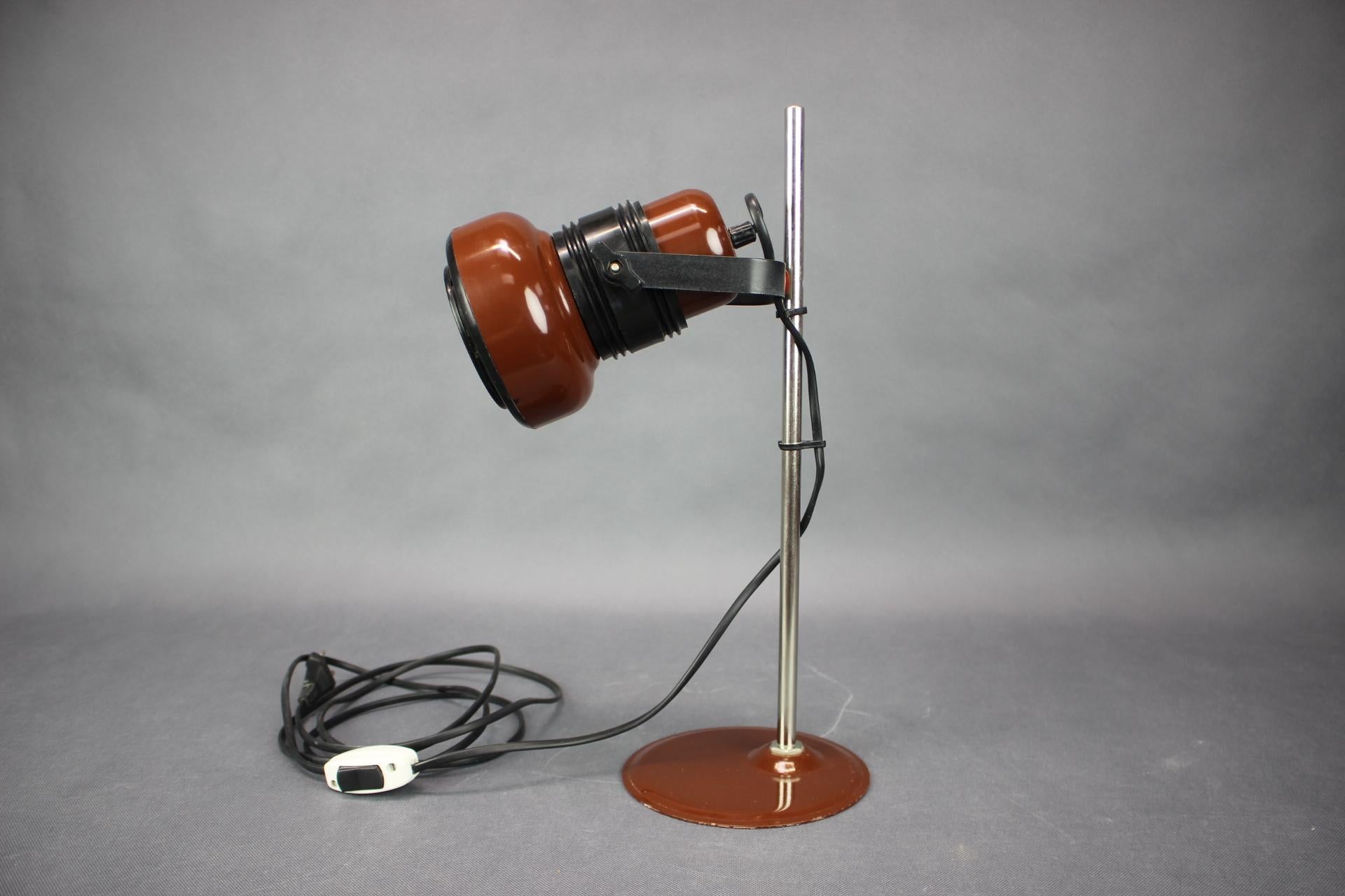 - Mid-Century Table Lamp, Hungary, 1970s
- made of metal
- shows signs of wear and age (scratches, etc.),
- in good original condition,