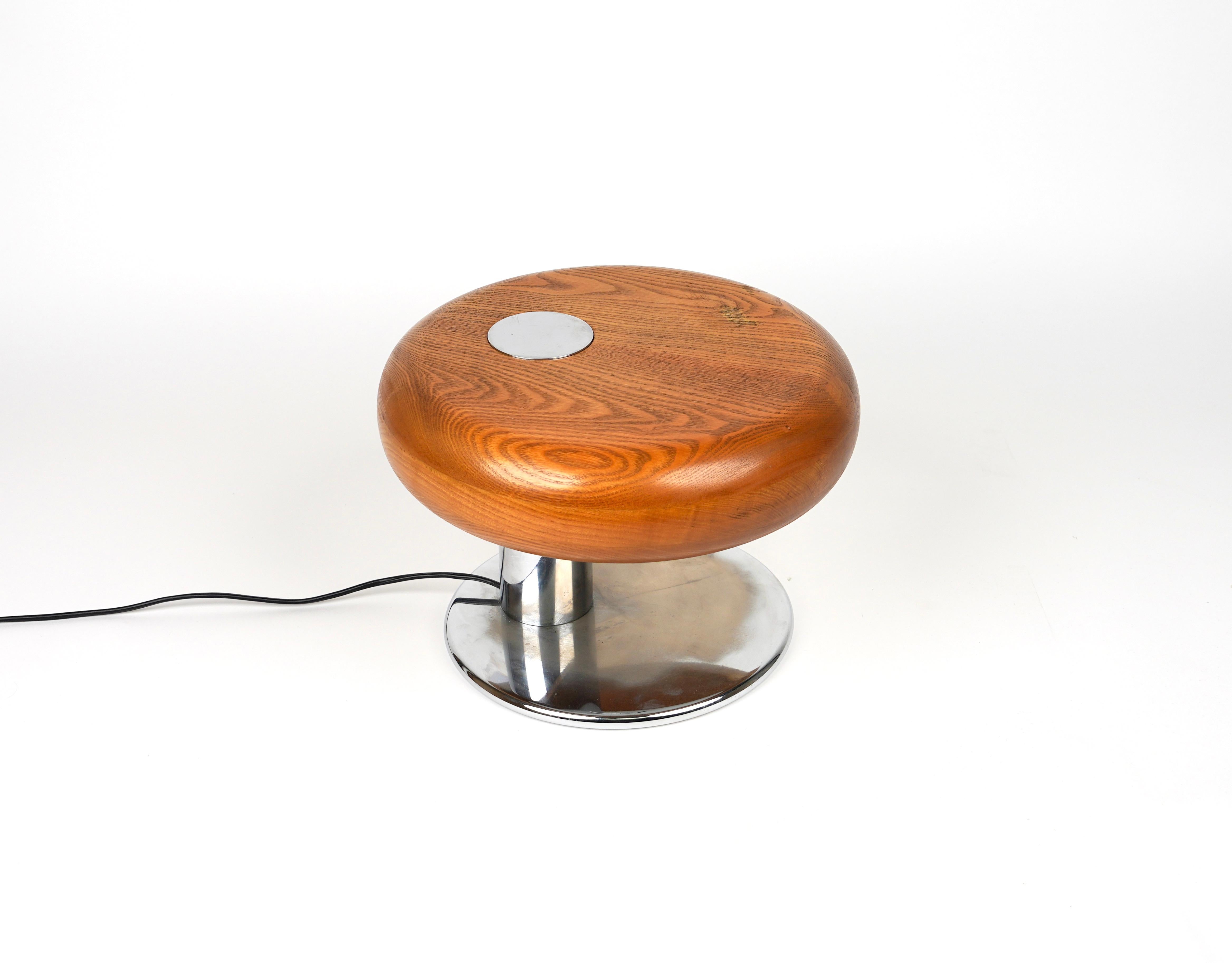 Mid-Century-Tischlampe aus Buchenholz und Chrom, Italien 1970er Jahre im Zustand „Gut“ im Angebot in Rome, IT