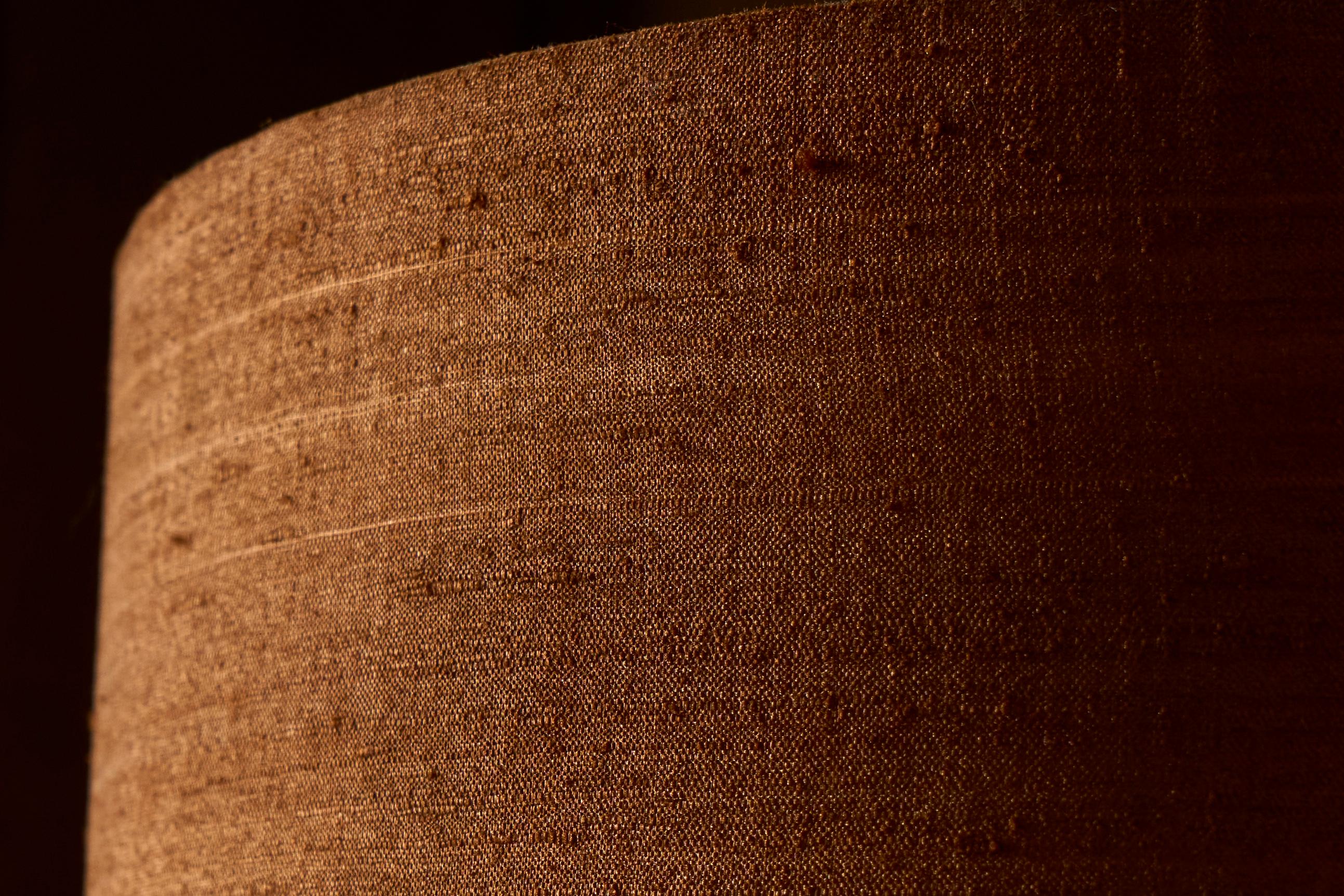 XX secolo Lampada da tavolo di metà secolo in rame e vetro con paralume in Fabrice 1960 in vendita