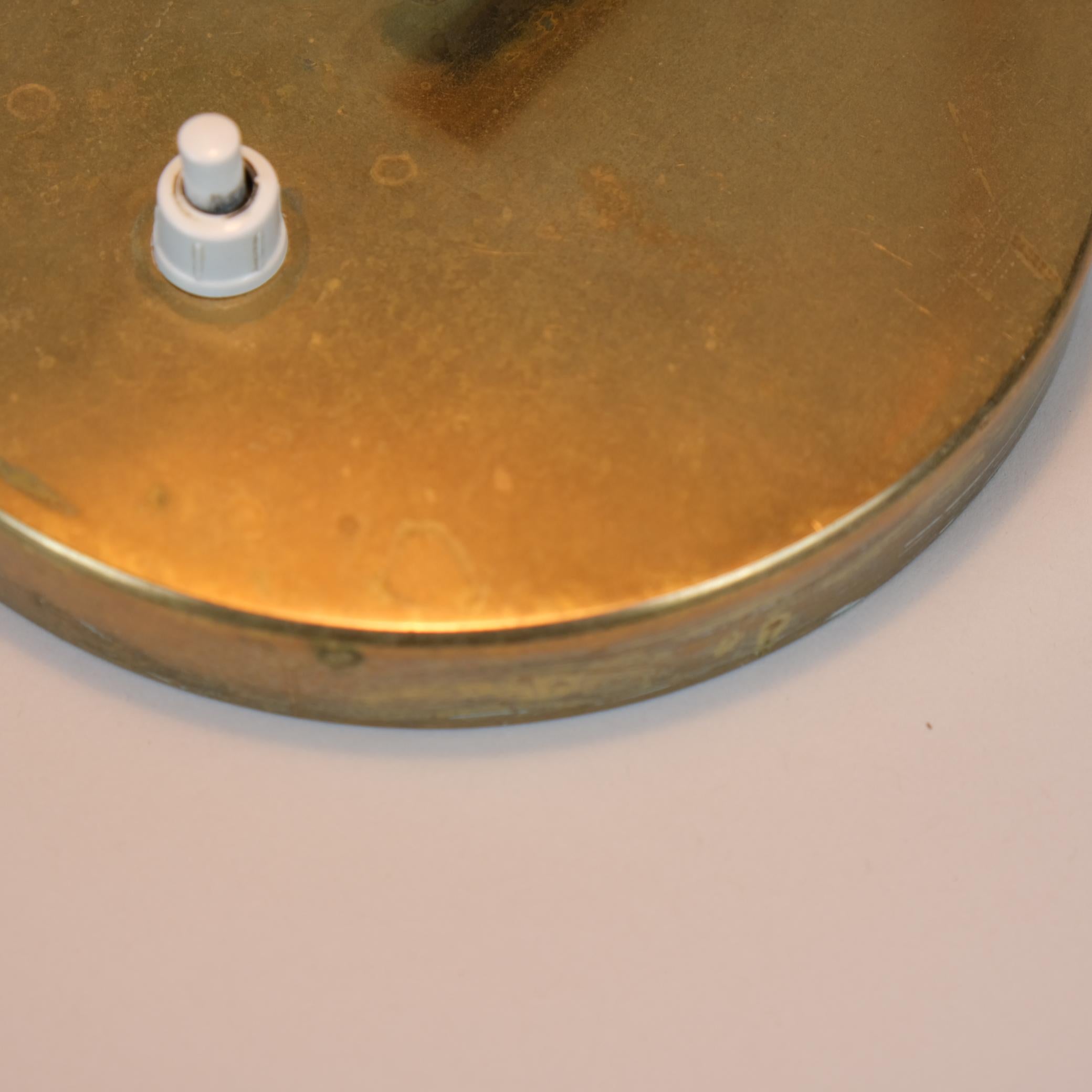 Lampe de table du milieu du siècle en laiton modèle EV 61 pour Itsu années 1950 en vente 1