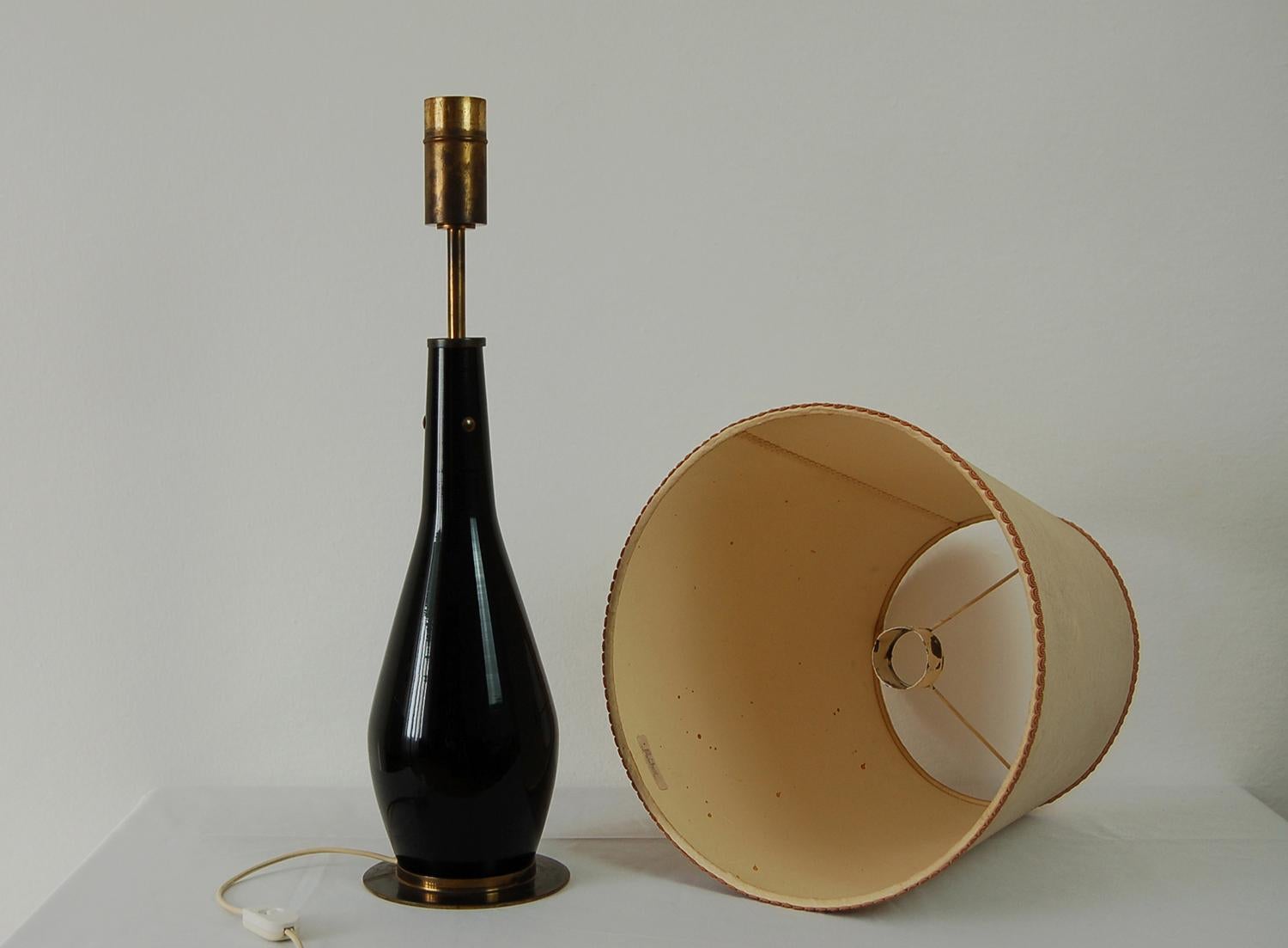 Midcentury Table Lamp in Black Glass and Fabric Lampshade by Stilnovo, 1950s In Good Condition For Sale In Montecatini Terme, IT
