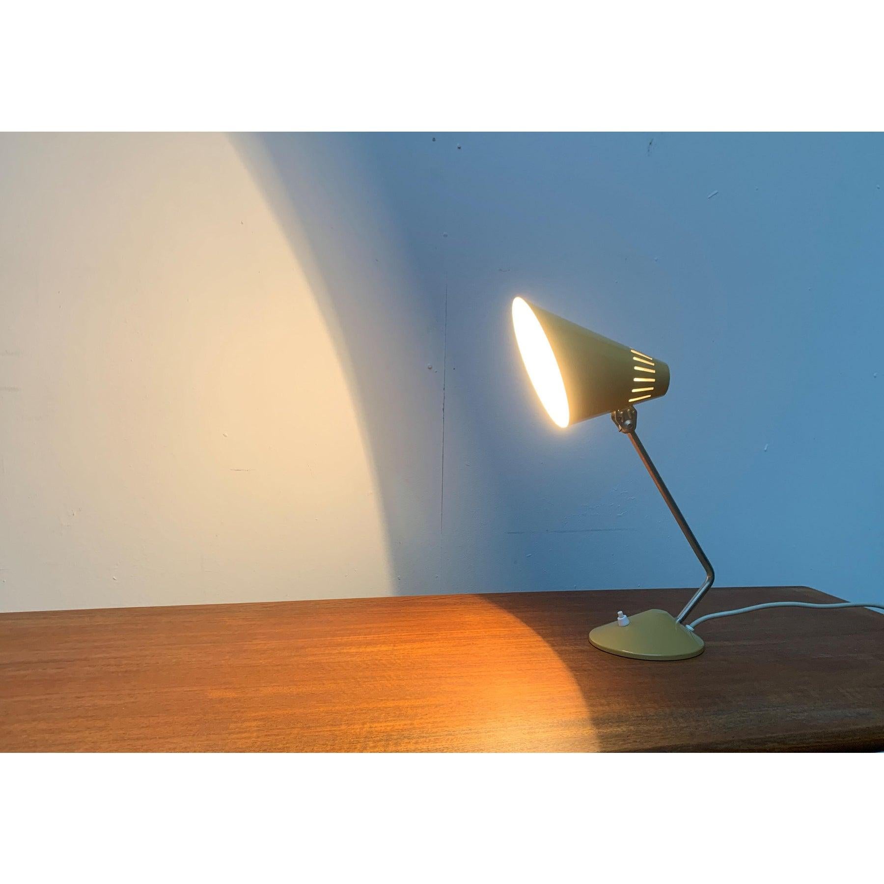 Métal Lampe de table du milieu du siècle en métal et plastique en vente