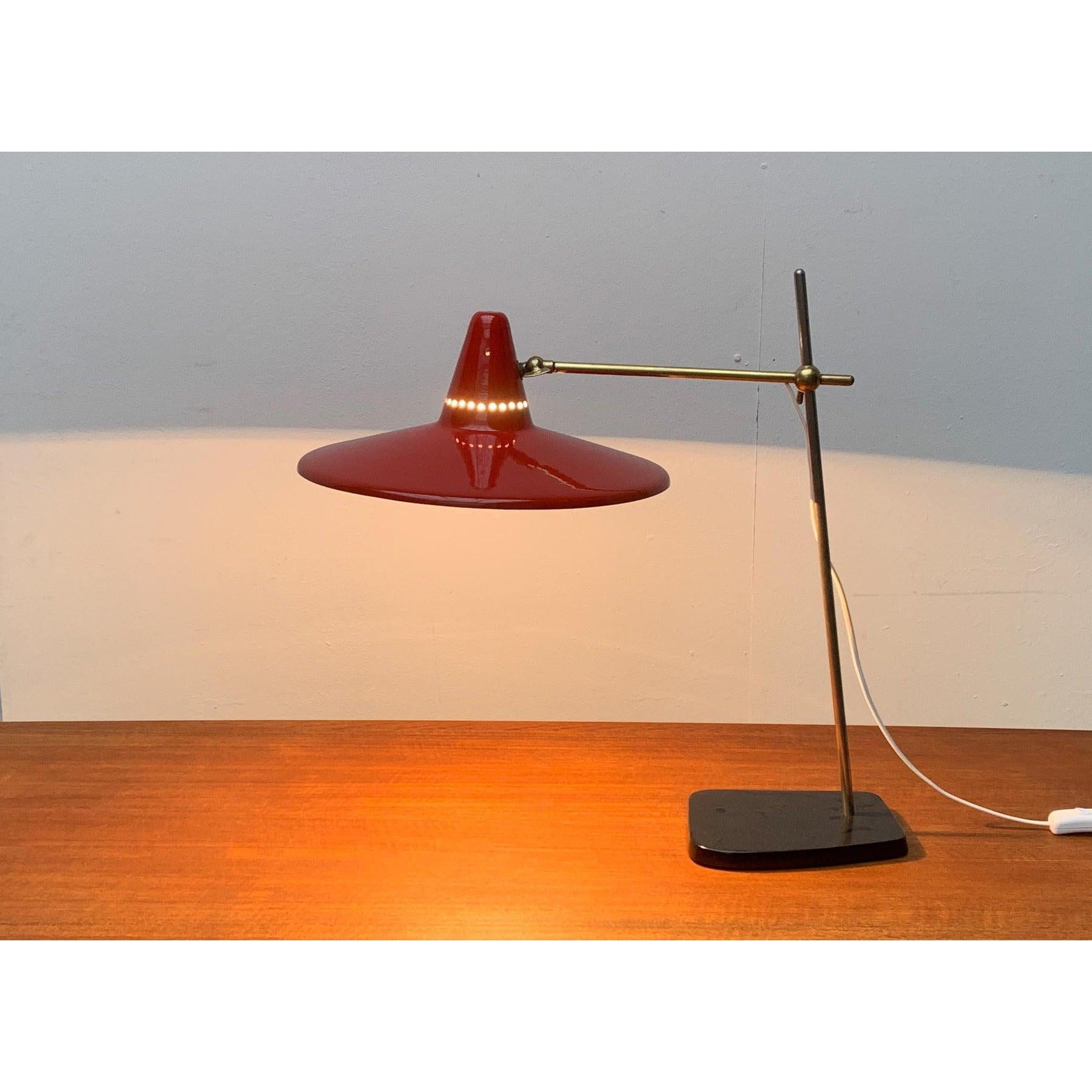 Lampe de table du milieu du siècle en métal en vente 4