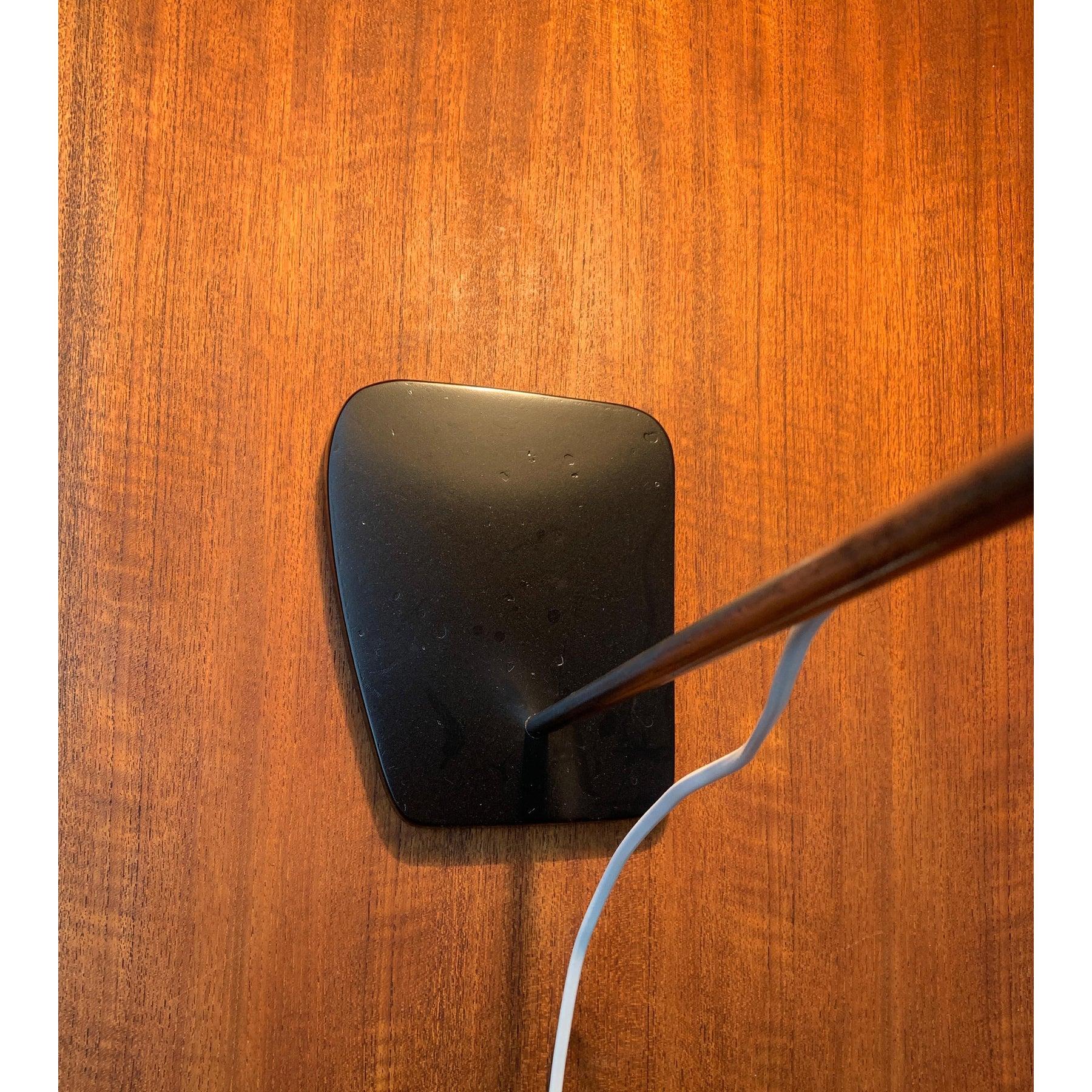 Métal Lampe de table du milieu du siècle en métal en vente