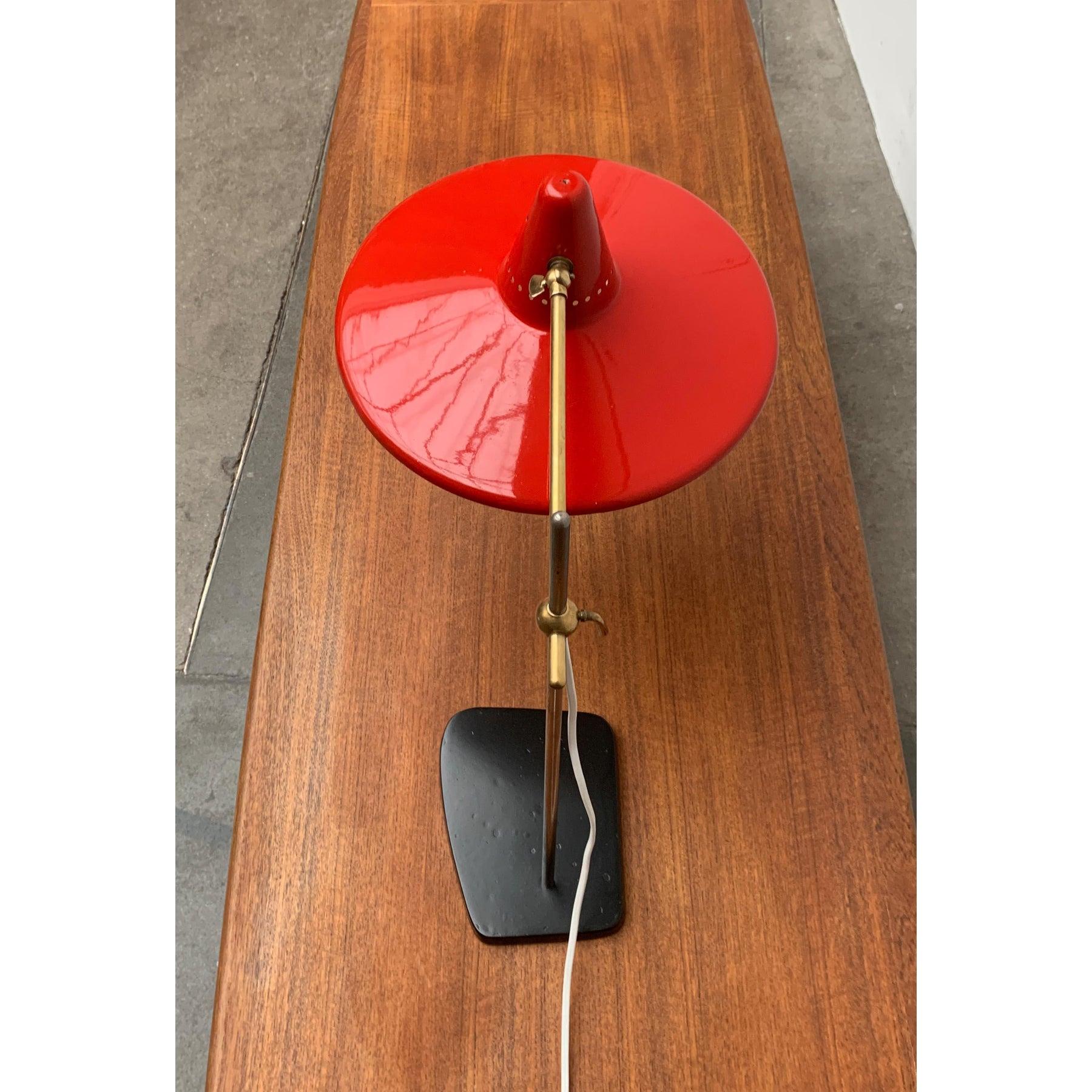 Lampe de table du milieu du siècle en métal en vente 3