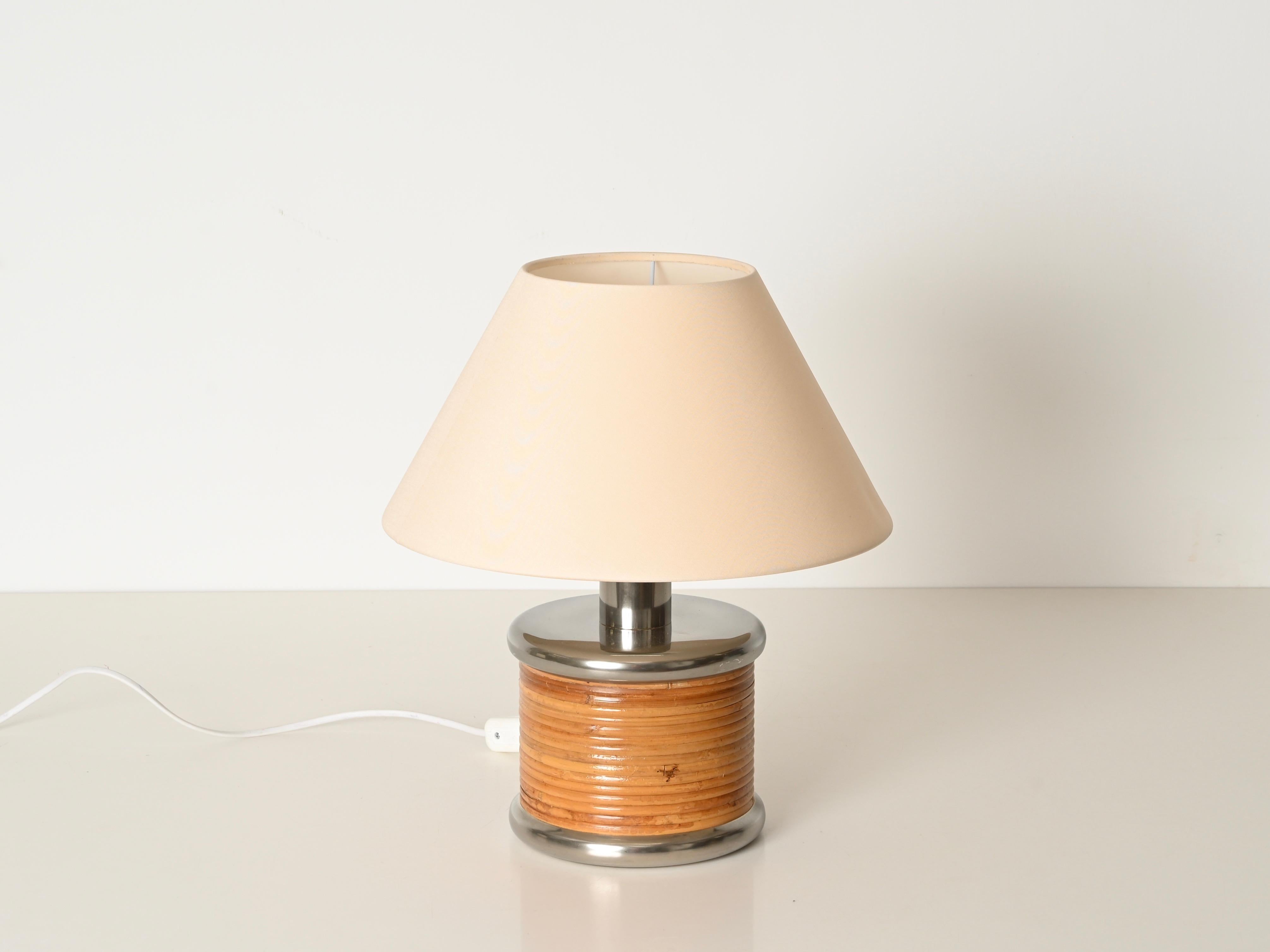 Lámpara de mesa de mediados de siglo en ratán y cromo de Vivai del Sud, Italia 1970 Italiano en venta