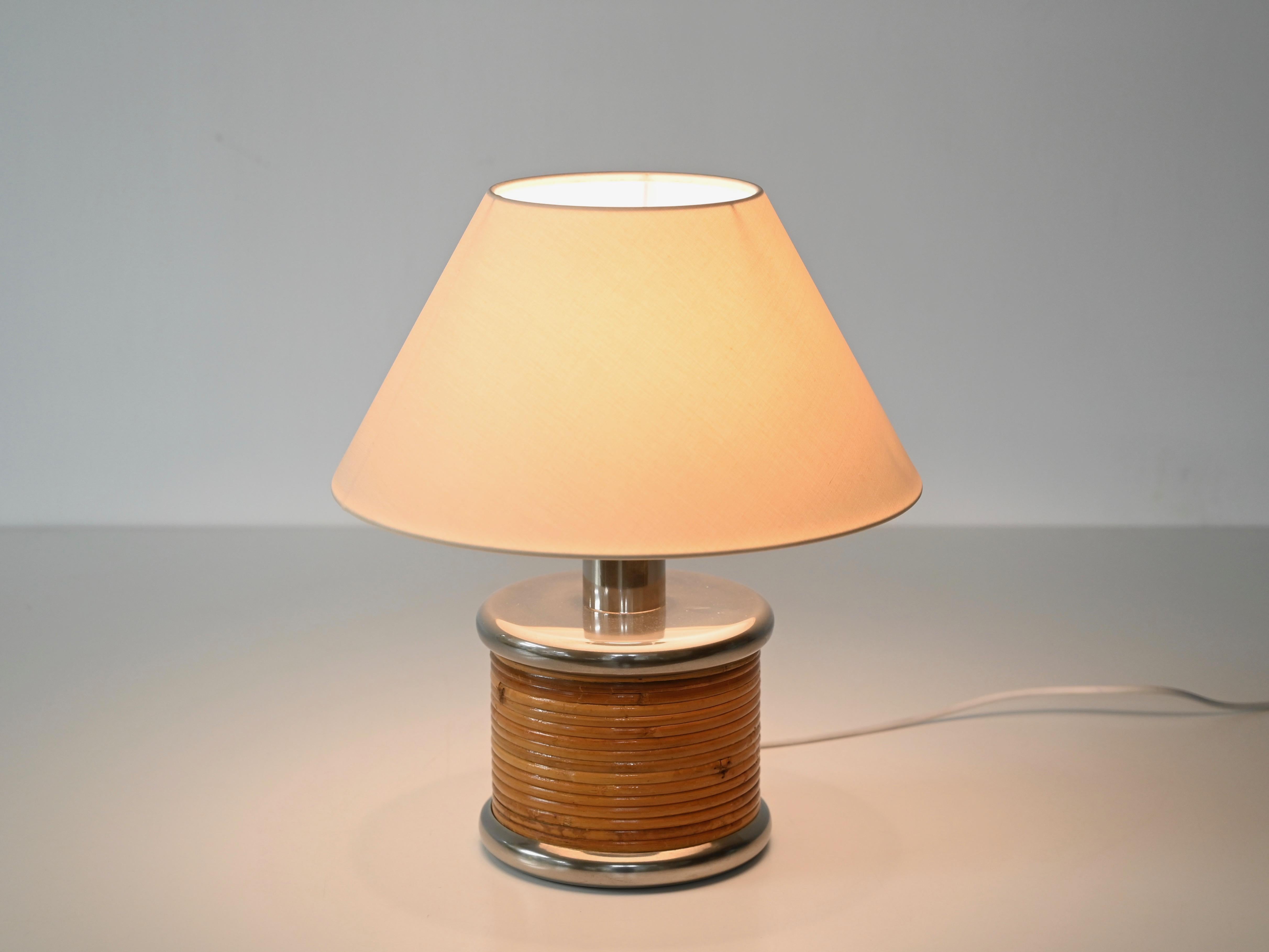 Lámpara de mesa de mediados de siglo en ratán y cromo de Vivai del Sud, Italia 1970 en venta 1