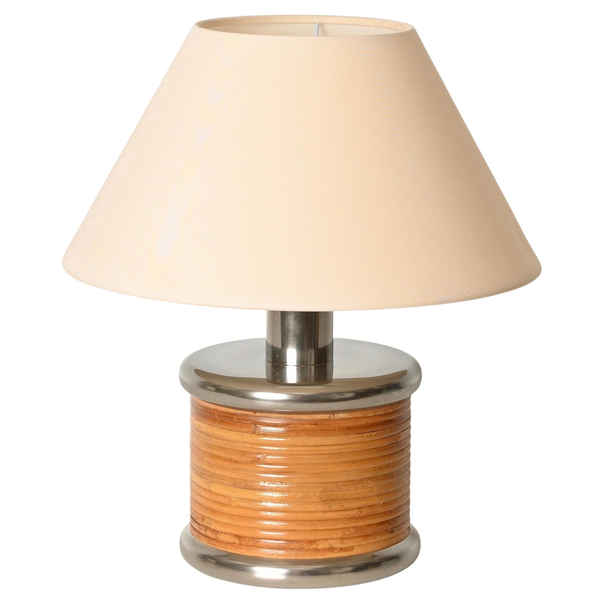 Lámpara de mesa de mediados de siglo en ratán y cromo de Vivai del Sud, Italia 1970 en venta