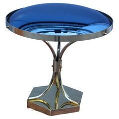 Lampe de bureau du milieu du siècle dernier de conception italienne en laiton concave bleu cobalt et cristal