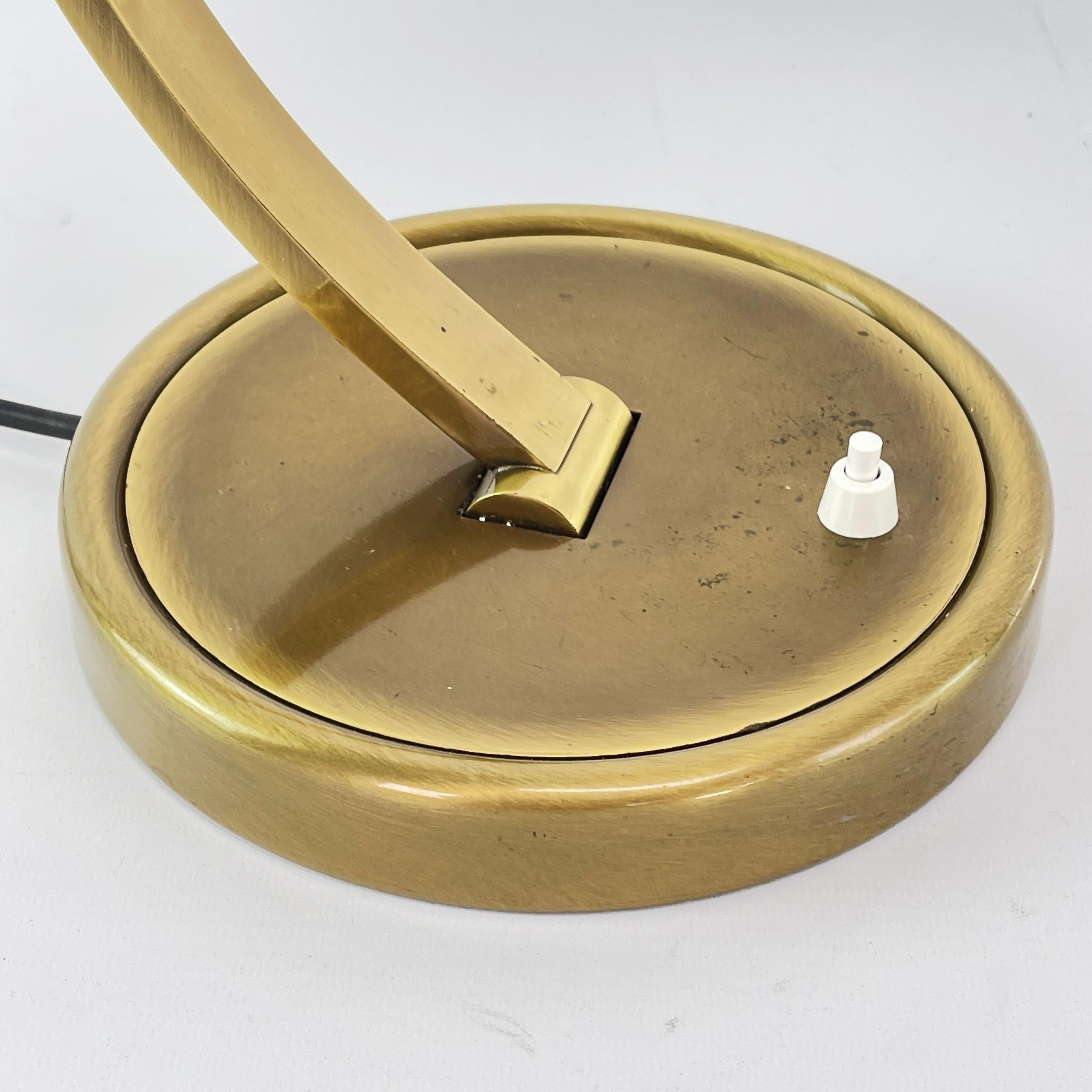 Allemand Lampe de table Kaiser Idell modèle 6751 en laiton Kaiser Leuchten, années 1960 en vente