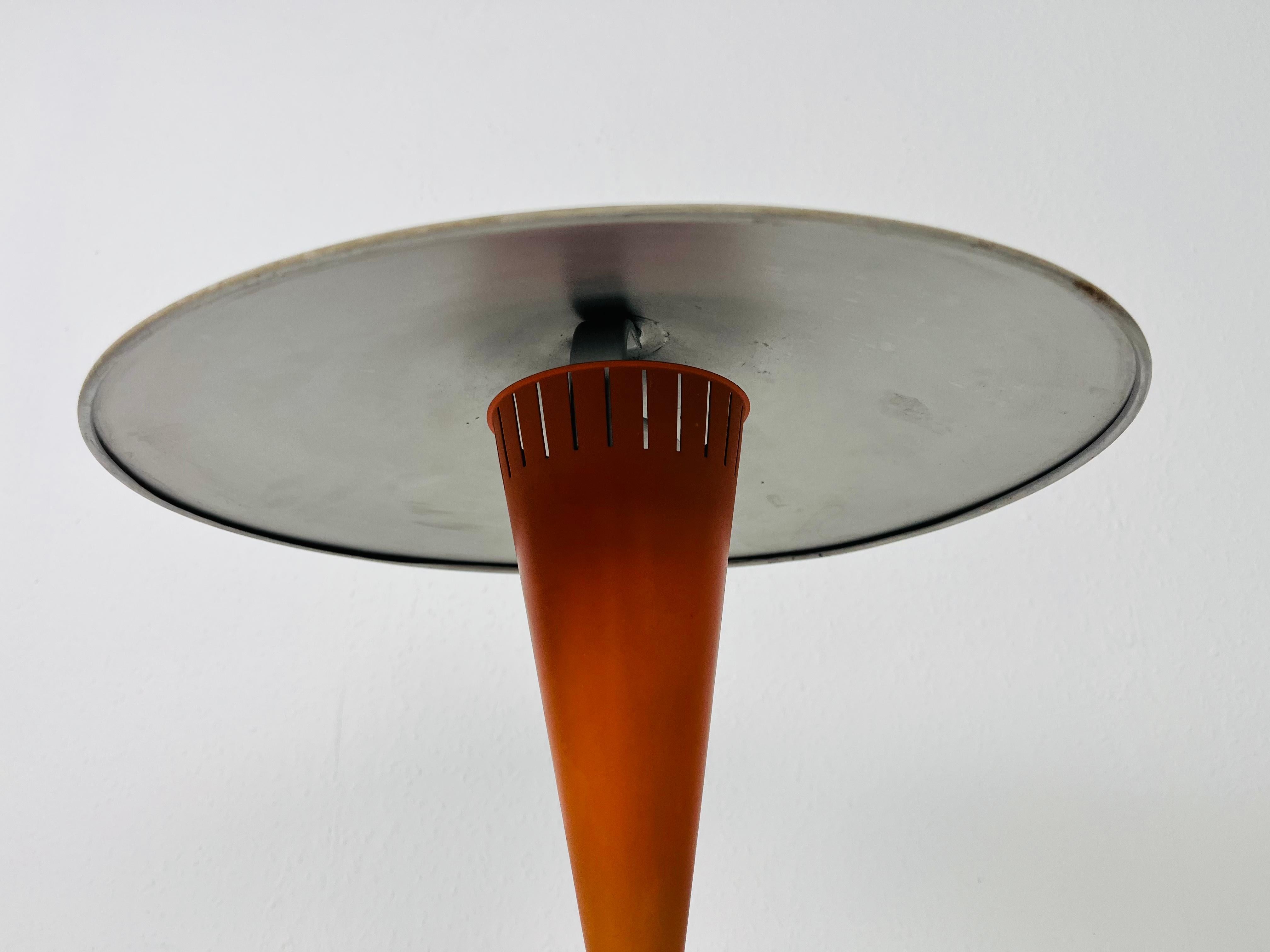 Lampada da tavolo di metà secolo realizzata nella DDR, anni '60 In condizioni buone in vendita a Hagenbach, DE
