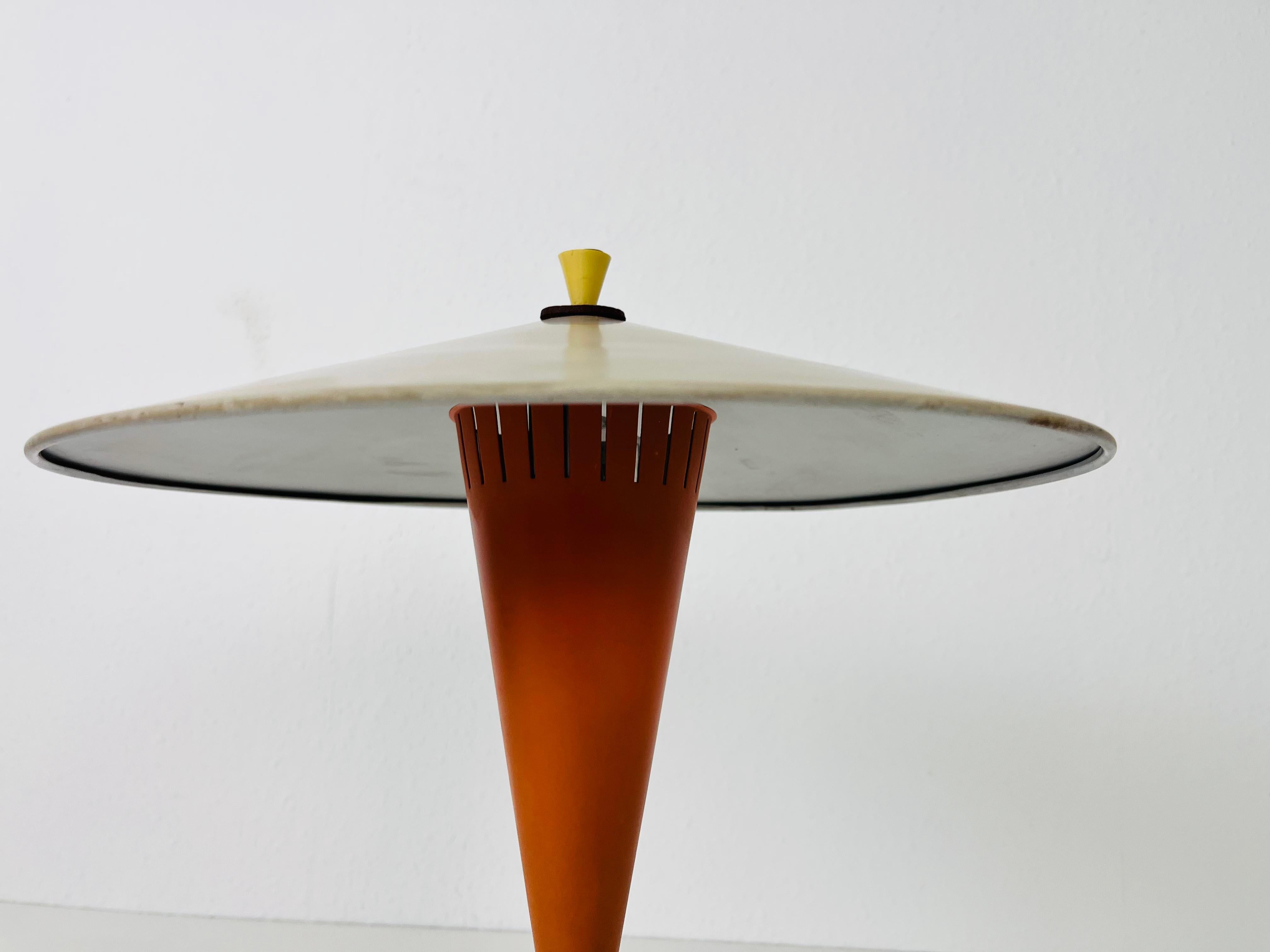 Metà XX secolo Lampada da tavolo di metà secolo realizzata nella DDR, anni '60 in vendita