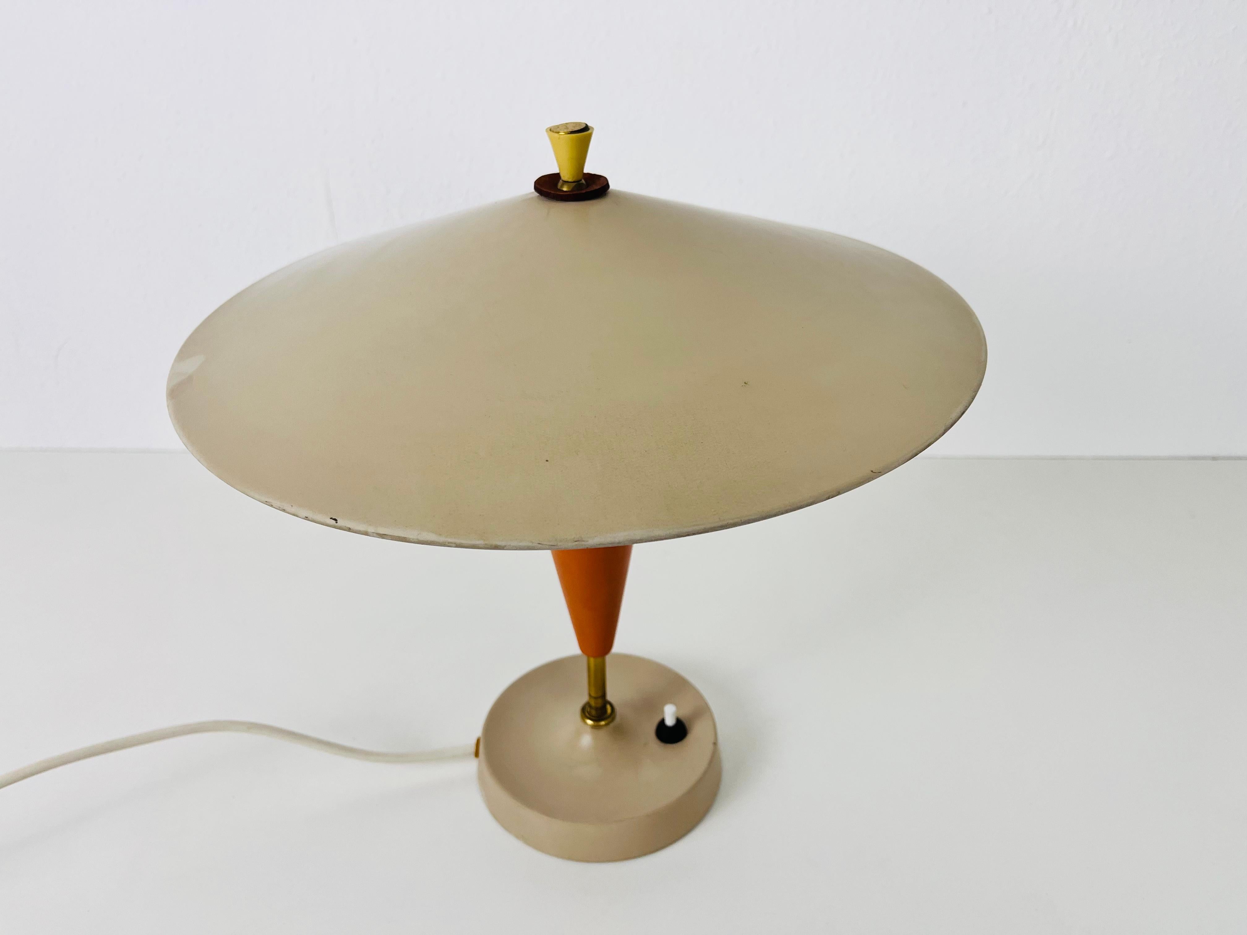 Metallo Lampada da tavolo di metà secolo realizzata nella DDR, anni '60 in vendita
