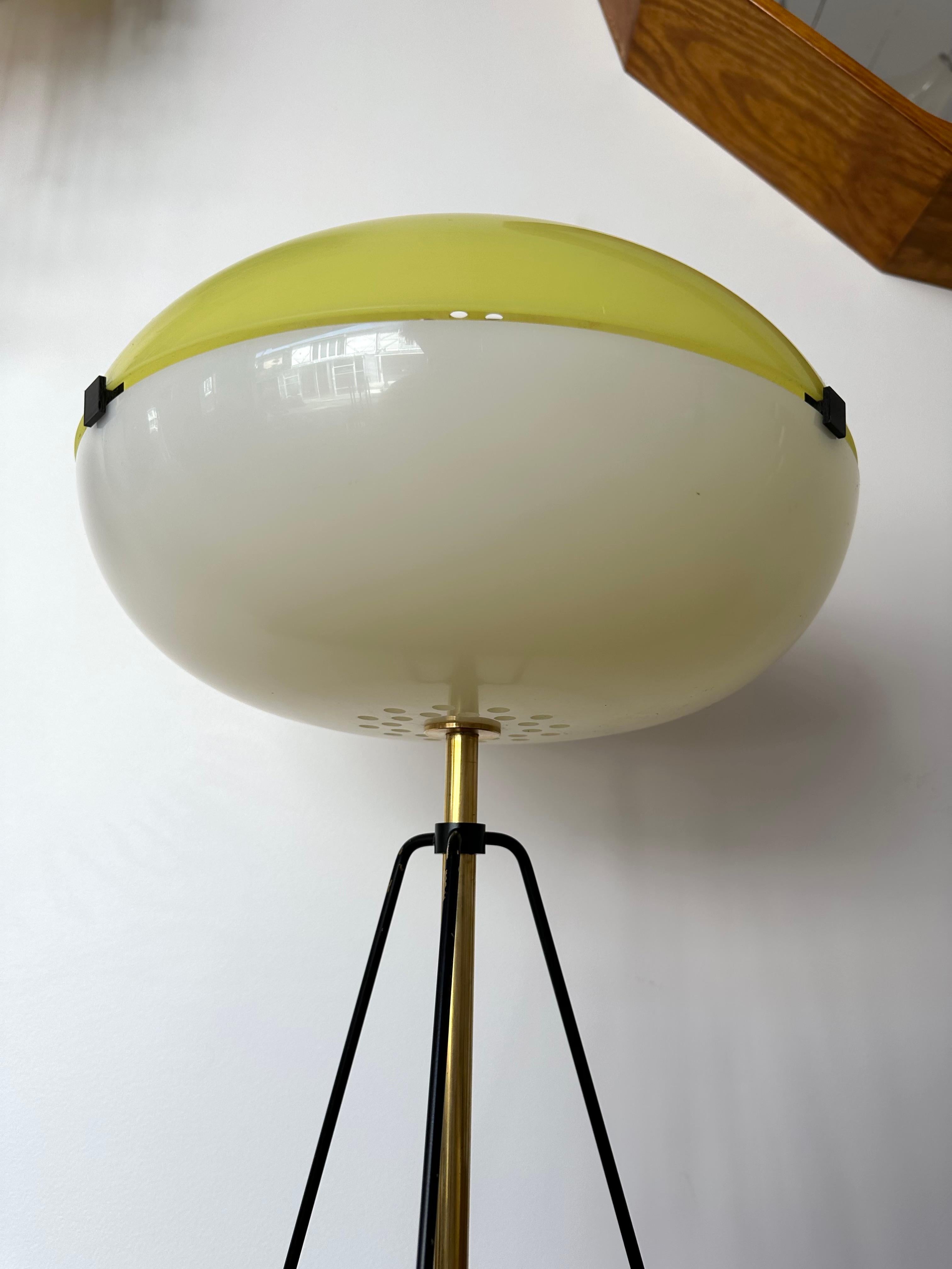 Very Rare Mid-Century Modern table lamp in brass, black lacquered metal, white and yellow methacrylate plastic resin lucite shades, brass adjustable arm. Original Stilnovo stamp inside the shade. Famous design like Reggiani, Sciolari, Francesco