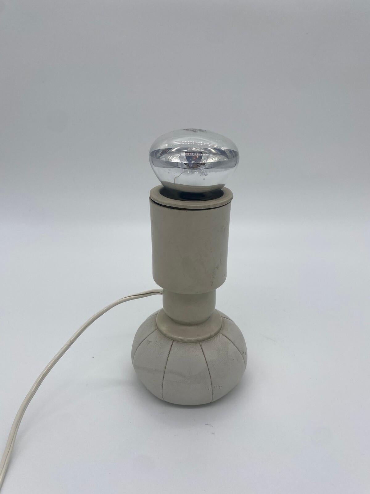 Mid-Century Modern Lampe de table du milieu du siècle modèle 600 par Gino Sarfatti pour Arteluce - 1966 en vente