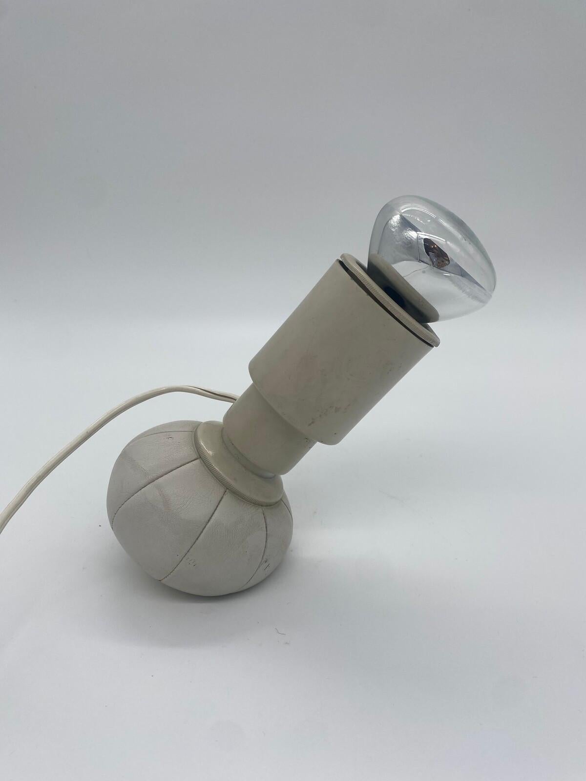 Métal Lampe de table du milieu du siècle modèle 600 par Gino Sarfatti pour Arteluce - 1966 en vente