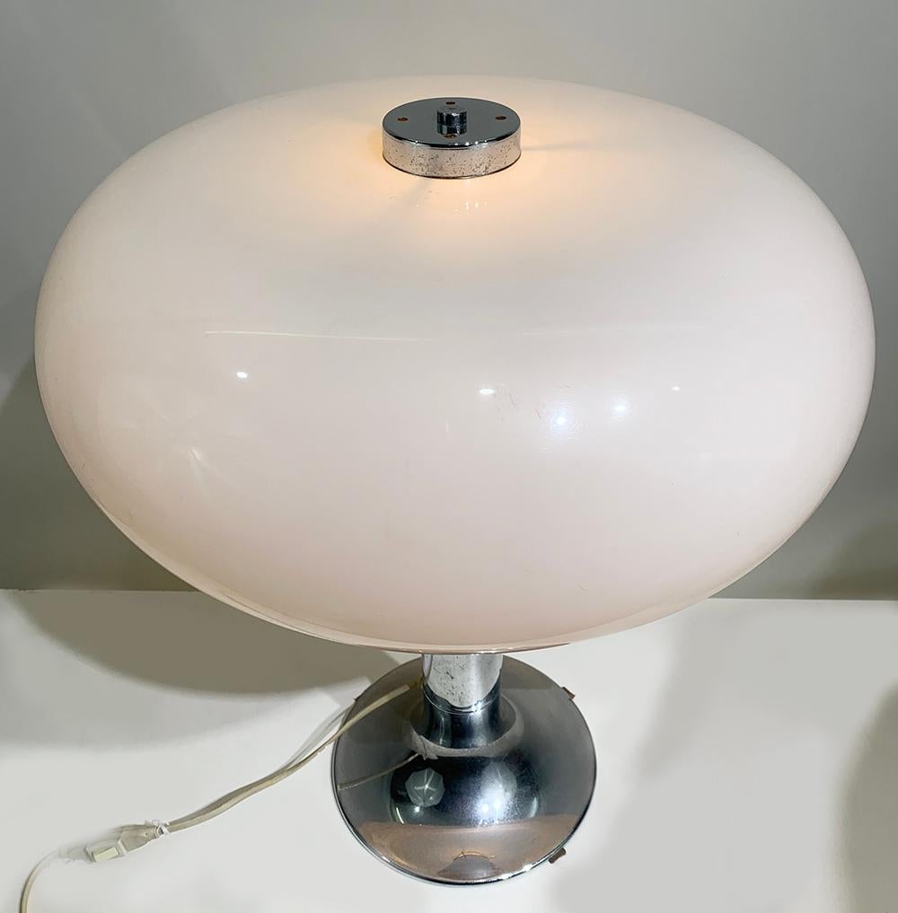 
Producido por Hans-Agne Jakobsson en Markaryd, Suecia.

Inspirada en la lámpara seta orgánica, esta lámpara de sobremesa Mid-century Rare, modelo B-205 diseñada por Hans-Agne Jakobsson, es un diseño encantador que combina el diseño de iluminación