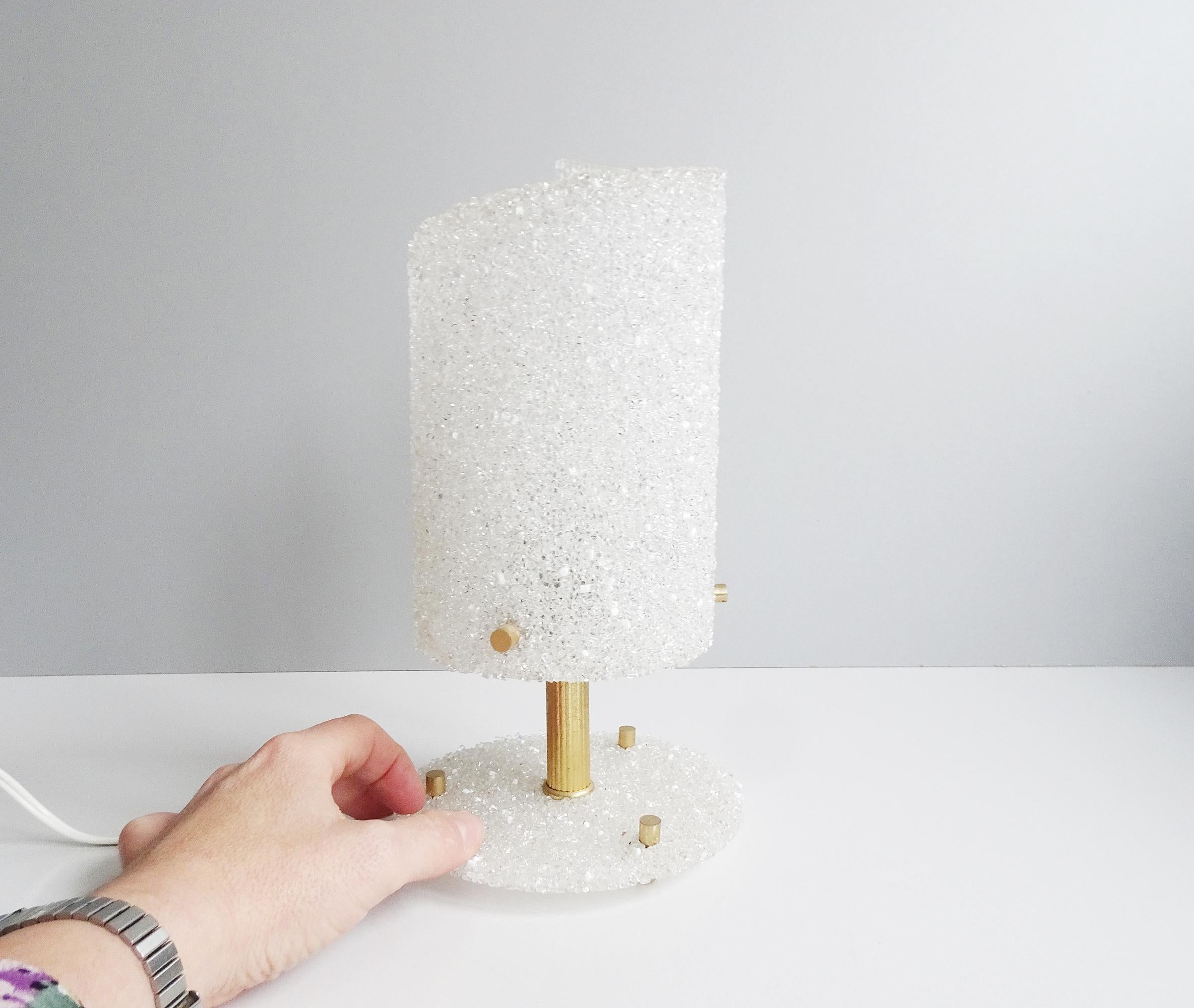 Mid-Century Table Lamp, Snowflake Resin and Brass, France 1960s For Sale 4