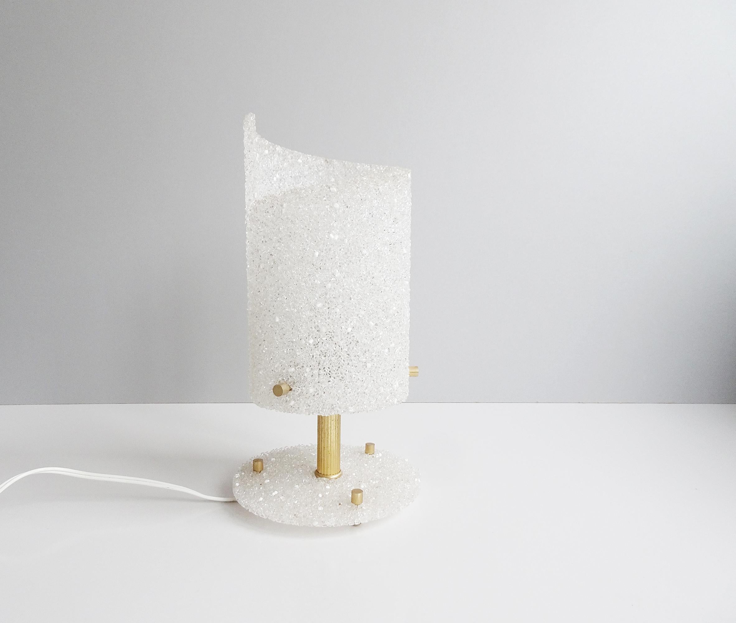 Mid-Century Modern Mid-Century Table Lamp, Snowflake Resin and Brass, France 1960s For Sale