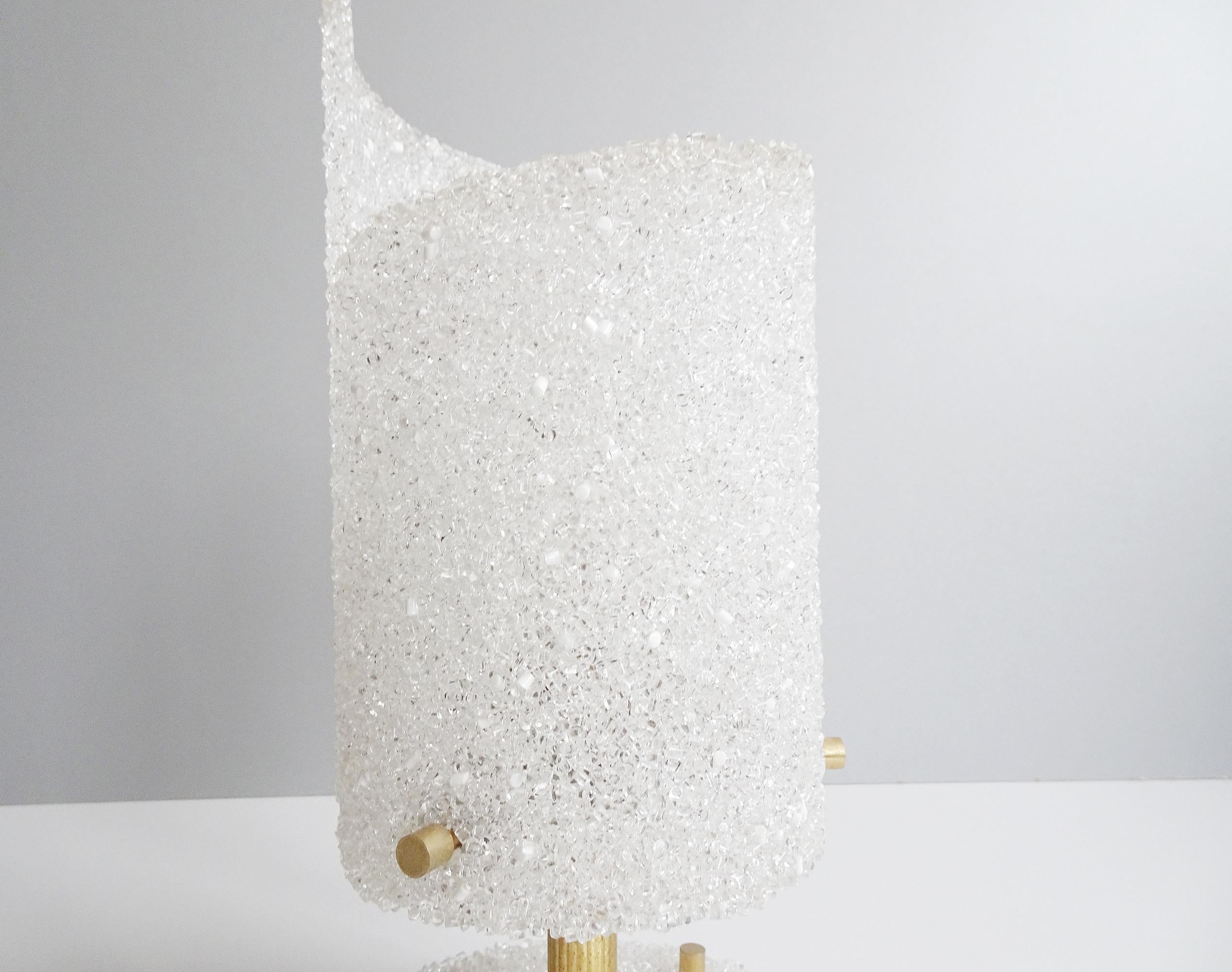 Mid-Century Table Lamp, Snowflake Resin and Brass, France 1960s In Good Condition For Sale In Saarbruecken, DE