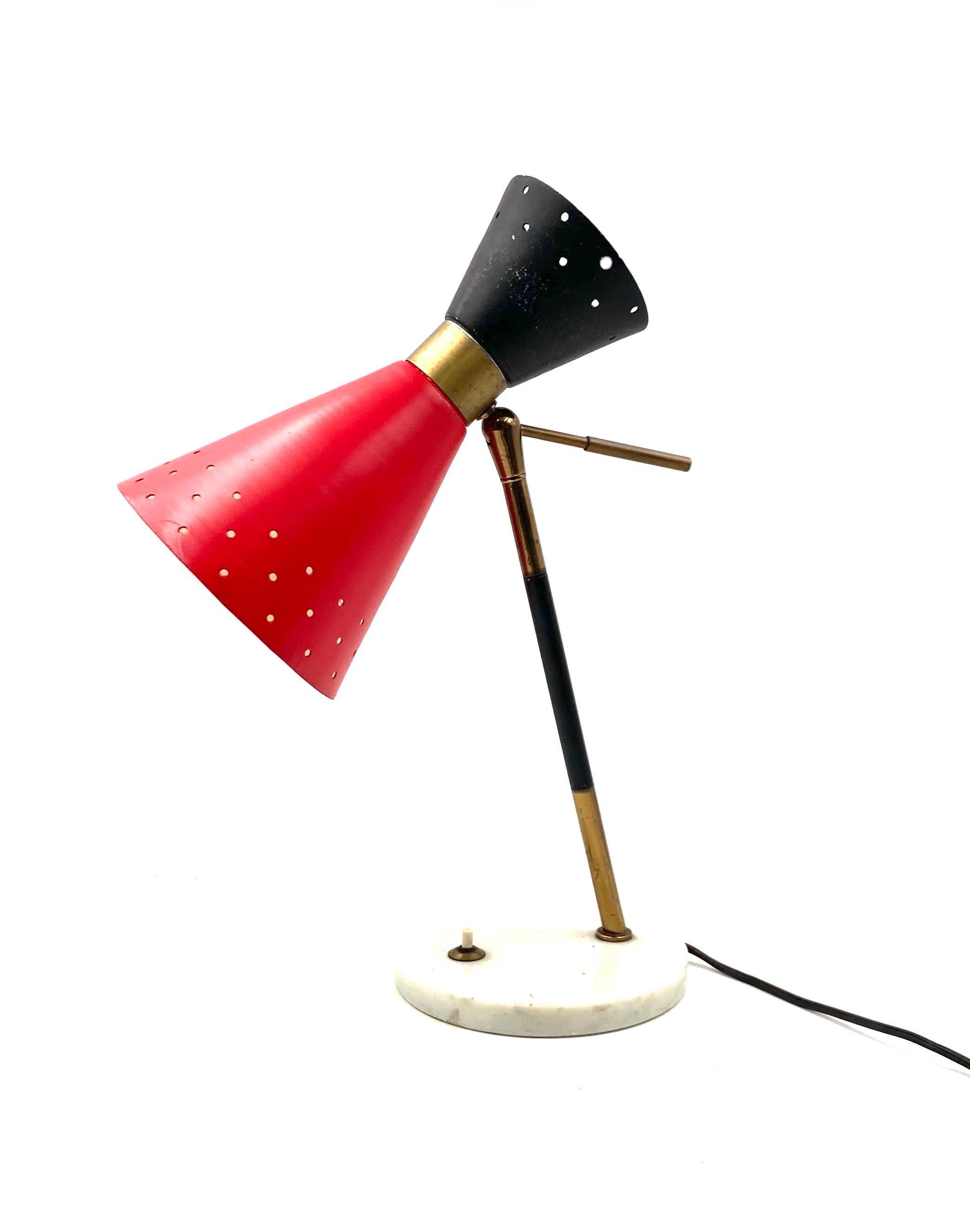 Stilux Desk / Table Lamp with structure in brass and lacquered aluminum.

Prod. Stilux, Italy, ca. 1950

H 43 cm x 30 × 16 cm

Condition: excellent, few signs of aging. Functioning electric system