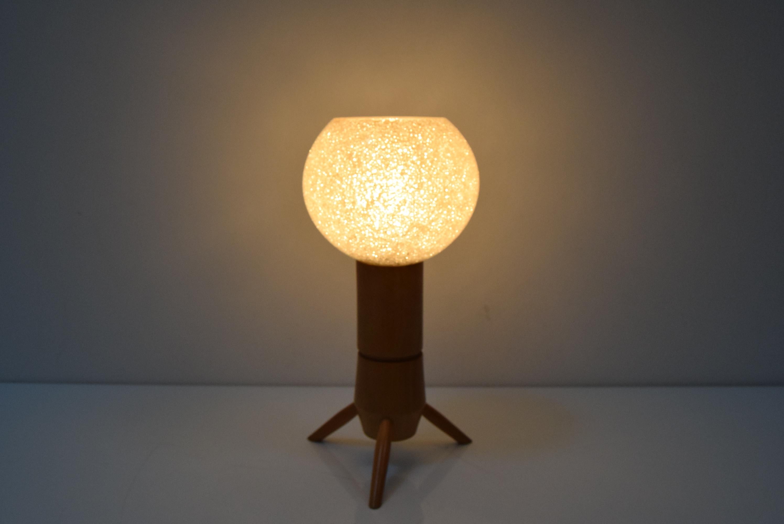 Mid-Century Modern Lampe de table du milieu du siècle/ULUV, années 1960.  en vente