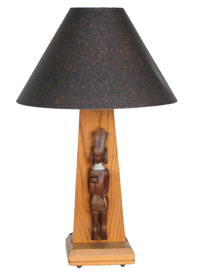 Mid-Century Modern Lampe de table du milieu du siècle dernier avec sculpture africaine en vente