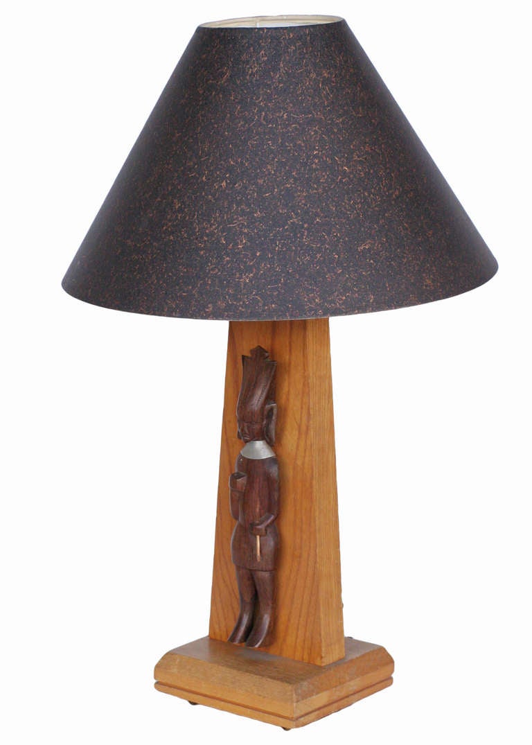 Américain Lampe de table du milieu du siècle dernier avec sculpture africaine en vente