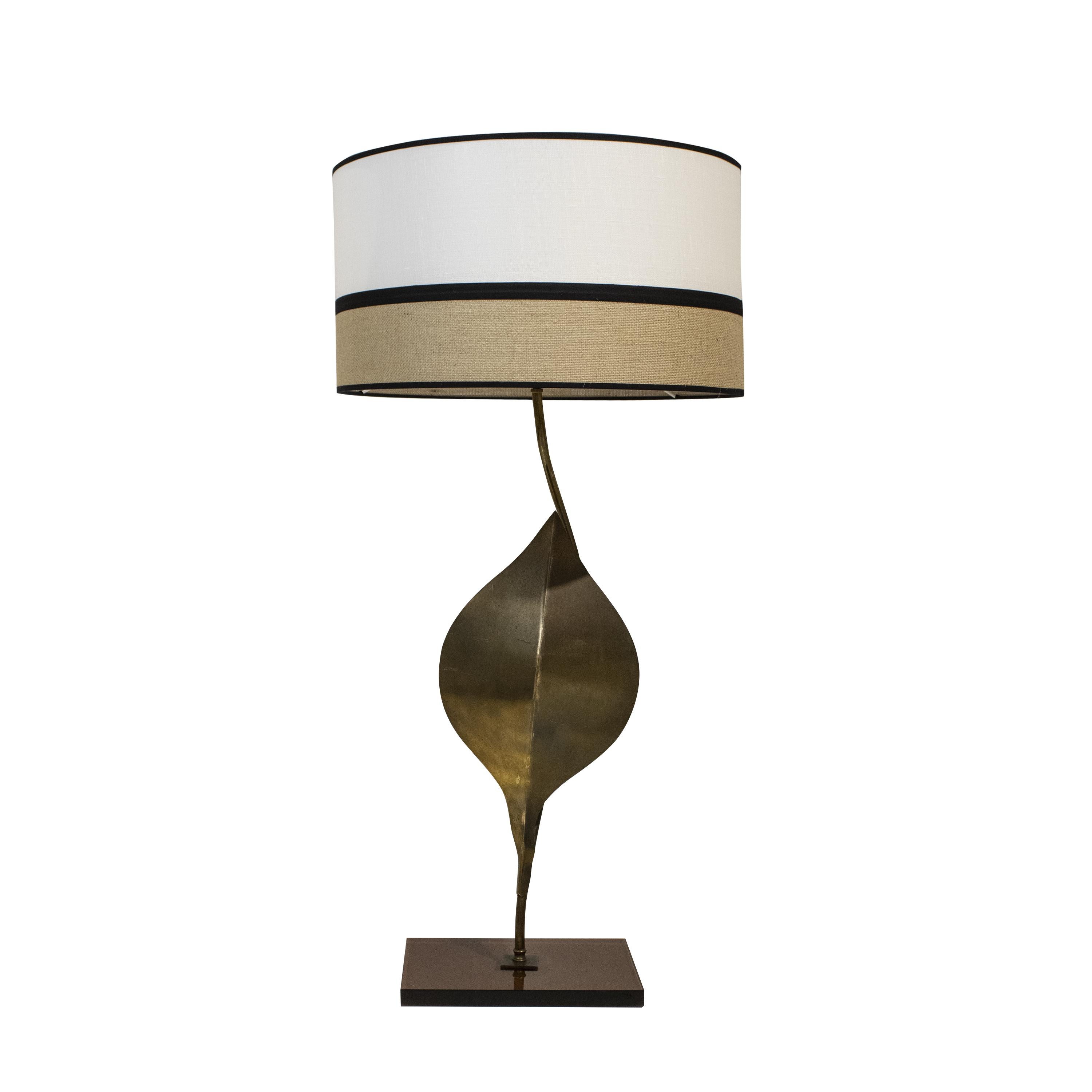 French MidCentury Table Lamp Attributed to Maison Bagues with Leaf-Motifs, France, 1960 For Sale