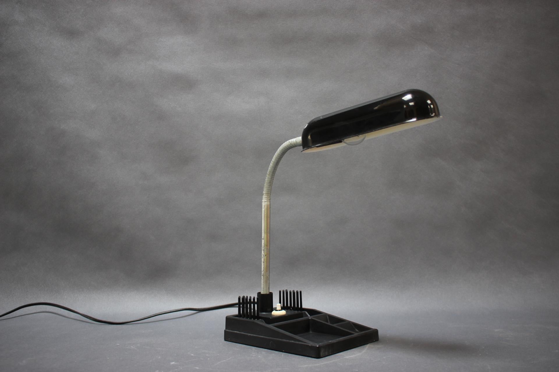 Mid-Century Tischlampe mit Bleistiftständer, 1960er Jahre im Angebot 3