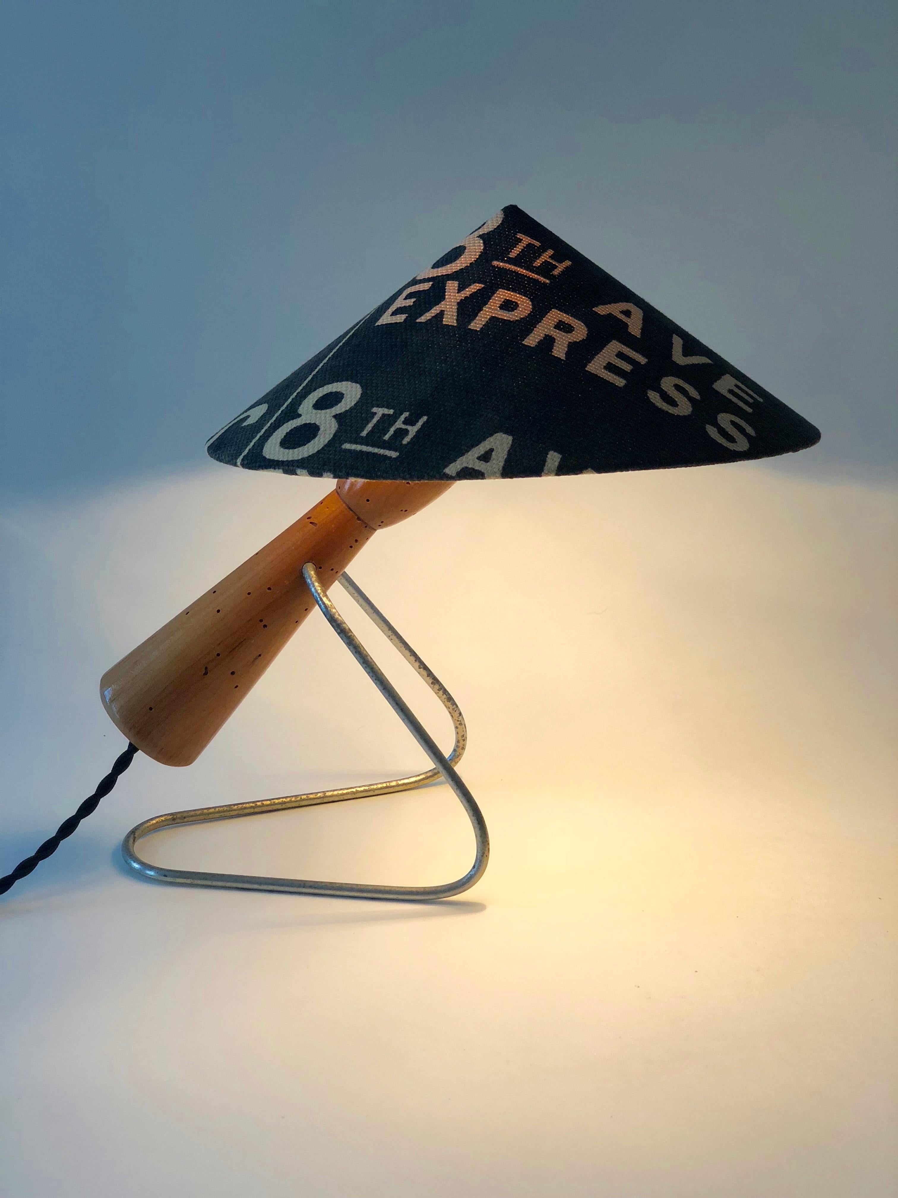 Midcentury Table Lamp with Shade in Andrew Marten Linen In Good Condition For Sale In Vienna, Austria