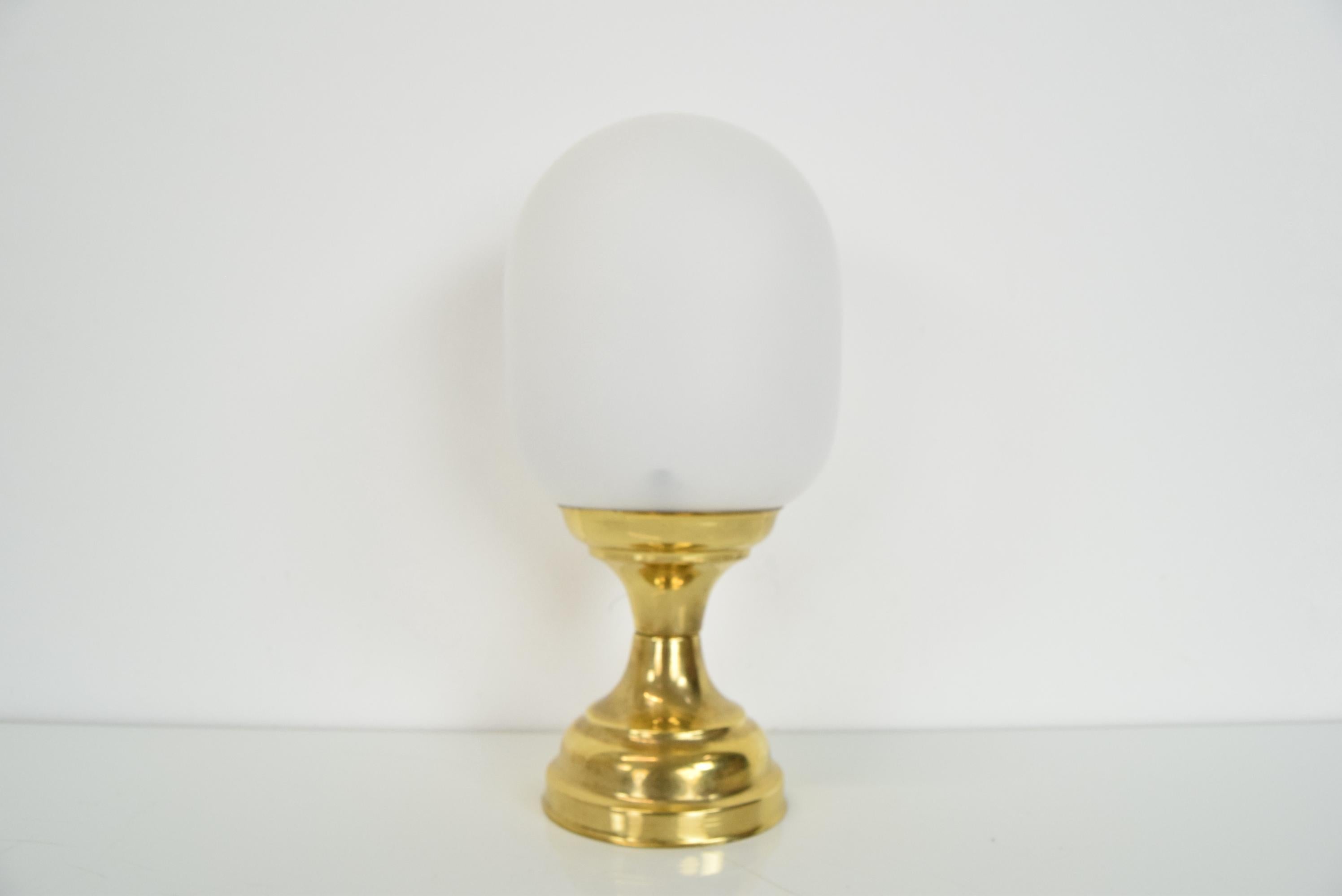 
Made in Czechoslovakia
Made of Milk Glass,Brass
Fitted with new wiring
With aged patina
US adapter included
1x E27 or E26 bulb
Good original condition.