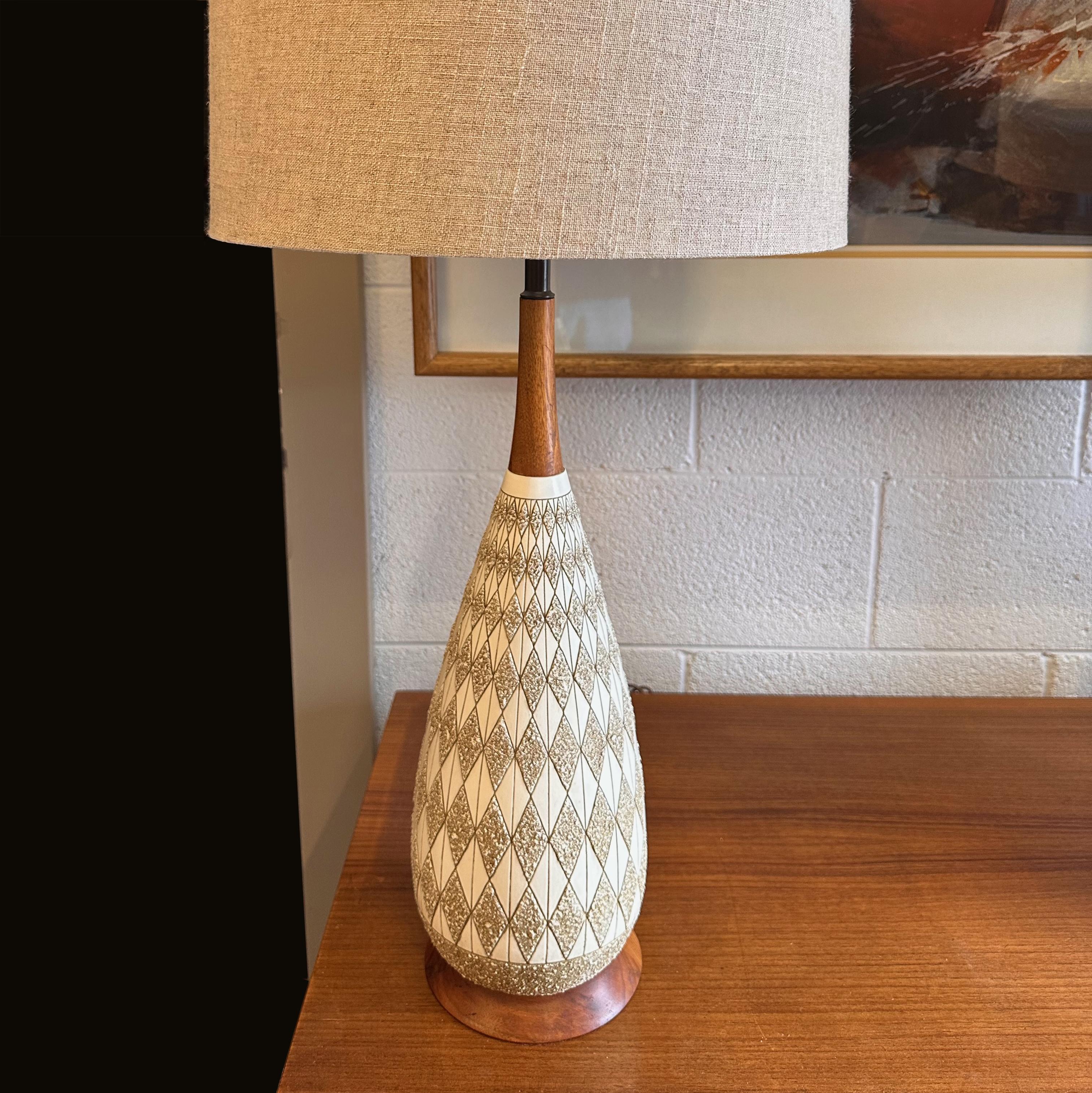 Mid-Century moderno Lampade da tavolo di metà secolo di Quartite Creative Corp. con texture Harlequin Lava in vendita