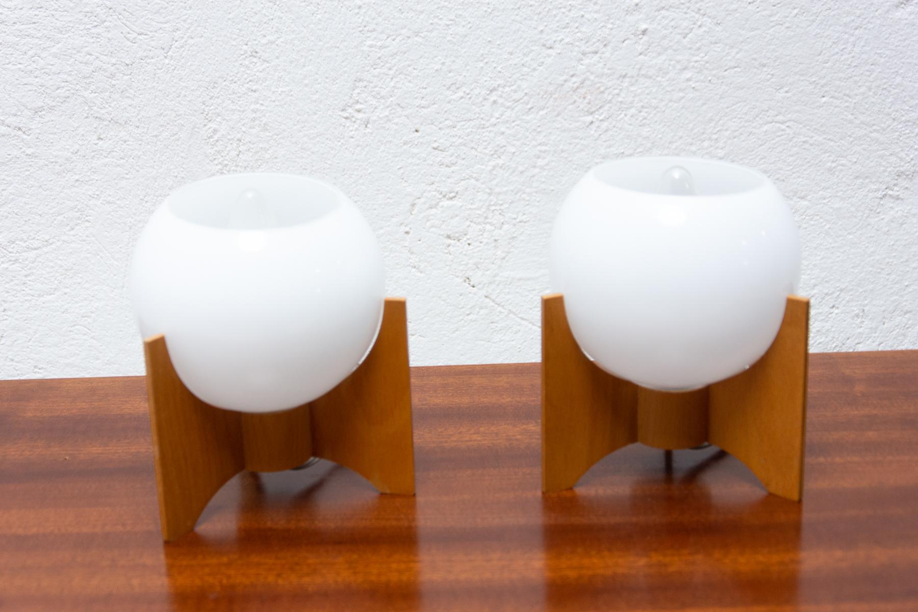 Mid Century Table Lamps Drevo Humpolec, Czechoslovakia, 1970´s, Set of 2 In Good Condition In Prague 8, CZ