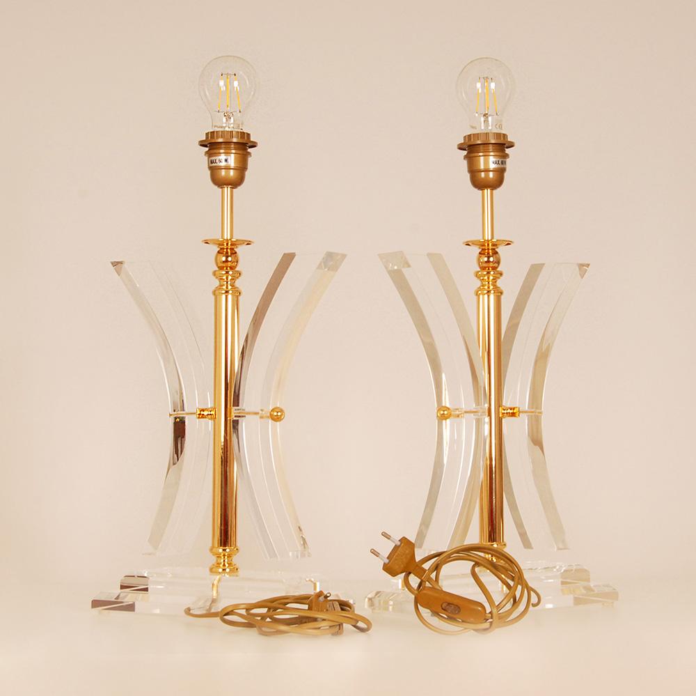 Mid Century Table Lamps Gold Acrylic Kuatra Spain perspex lamps Crystal a pair For Sale 2