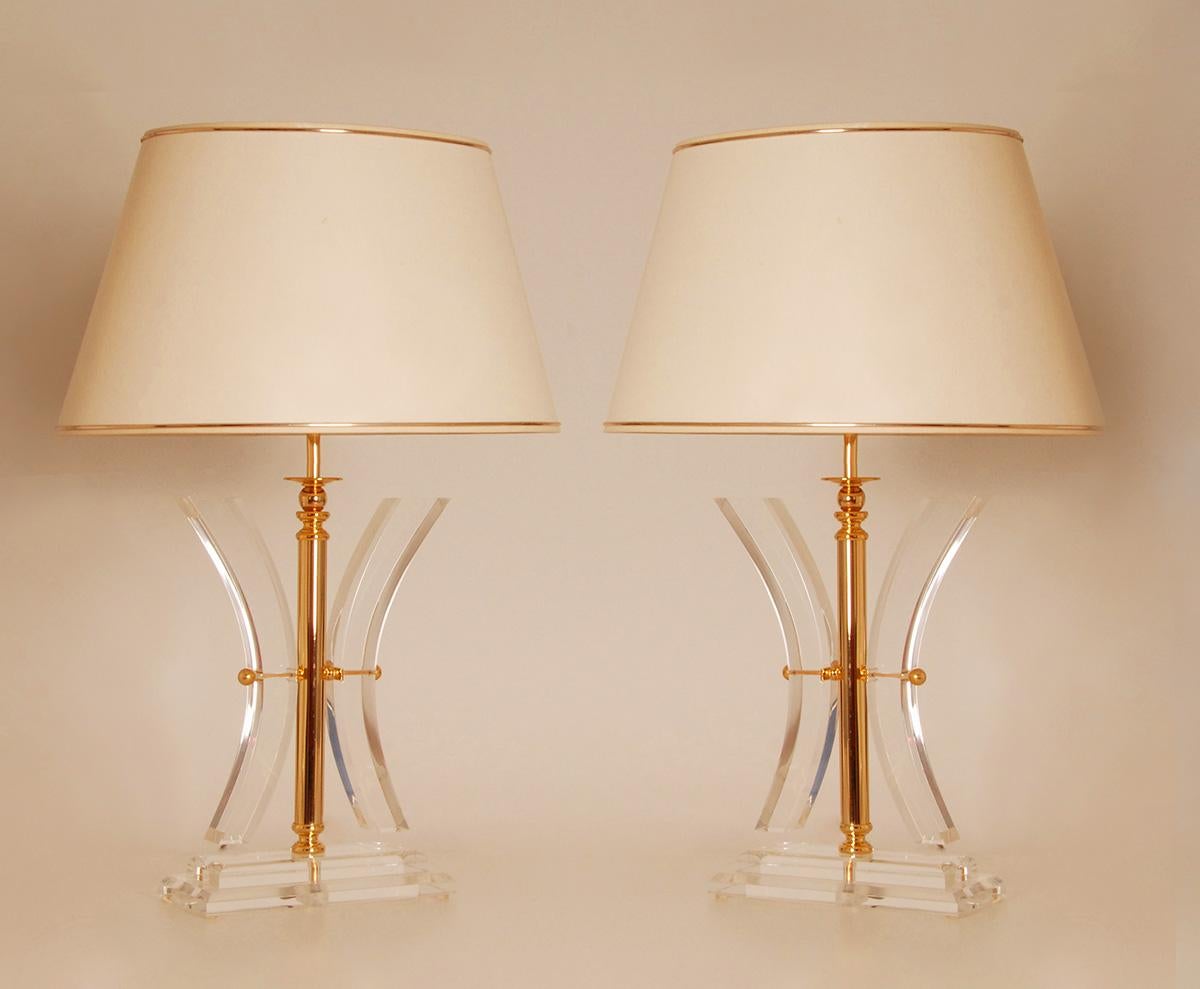 Mid Century Table Lamps Gold Acrylic Kuatra Spain perspex lamps Crystal a pair For Sale 3