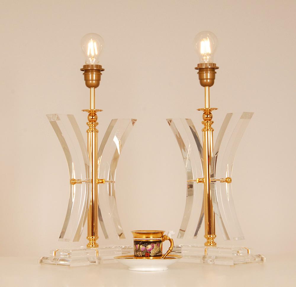 Mid Century Table Lamps Gold Acrylic Kuatra Spain perspex lamps Crystal a pair In Good Condition For Sale In Wommelgem, VAN