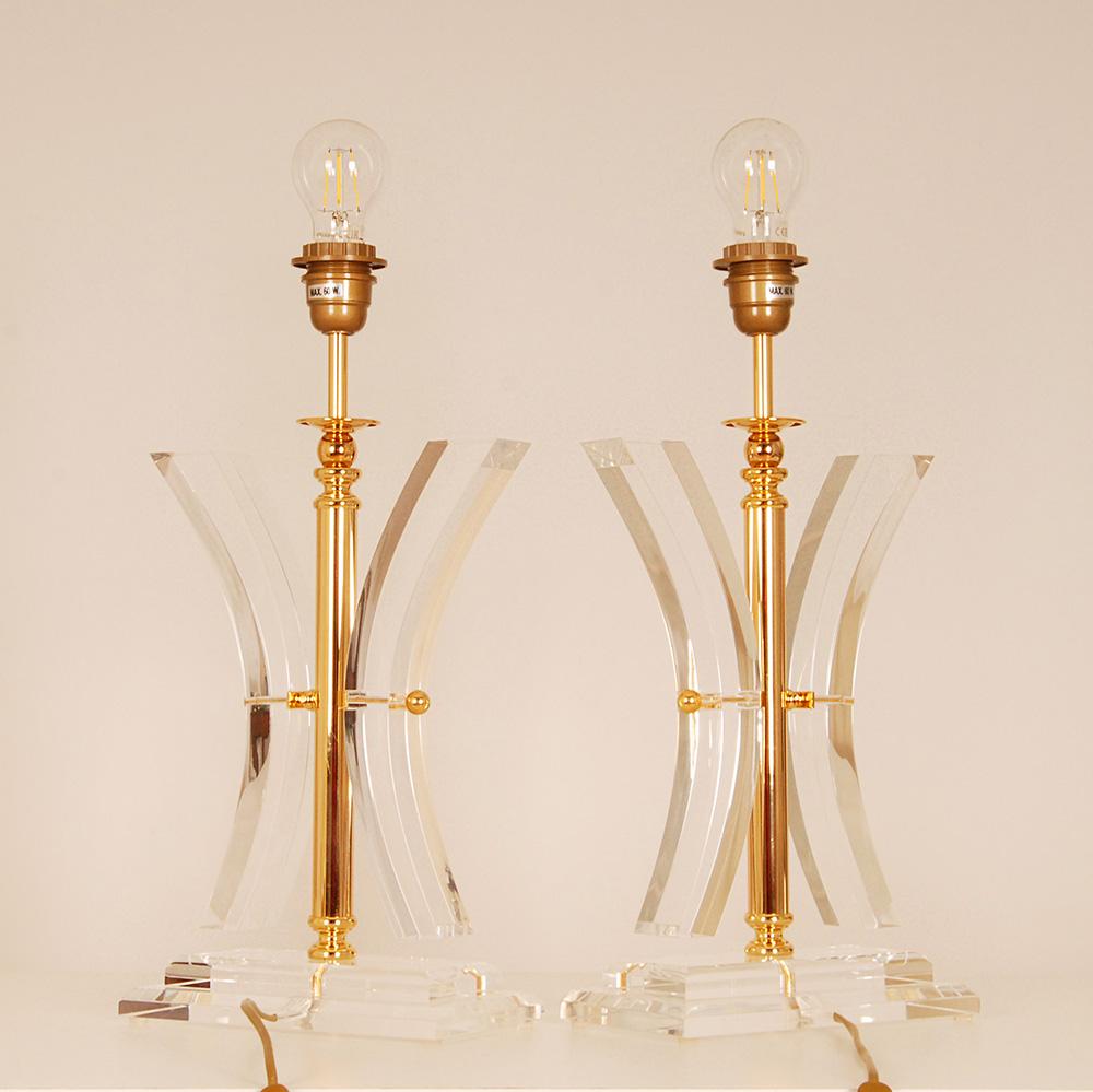 Mid Century Table Lamps Gold Acrylic Kuatra Spain perspex lamps Crystal a pair For Sale 1